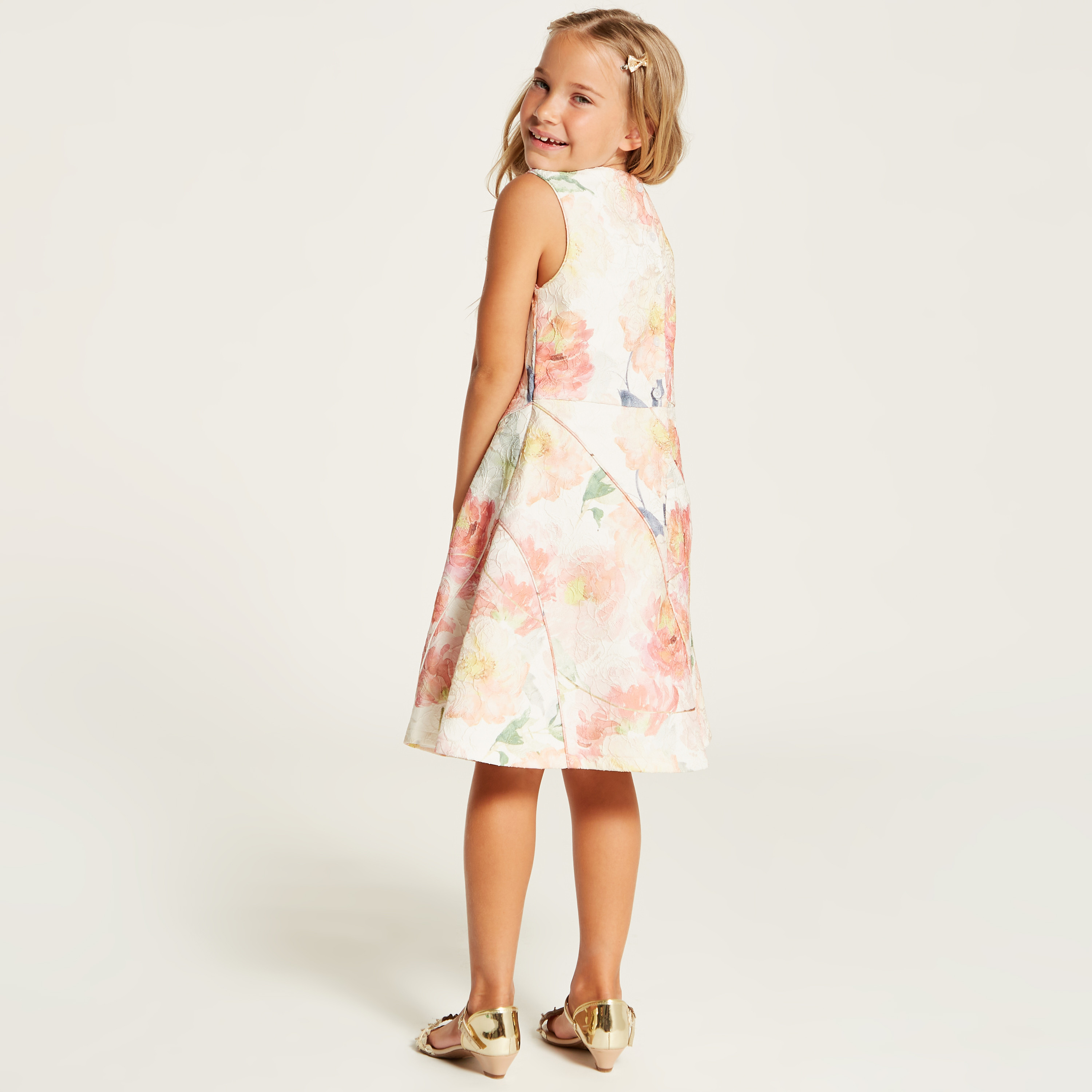 فستان دون أكمام بياقة مستديرة وطبعات زهور من جونيورز-girls-clothing-dressesandjumpsuits-image-4