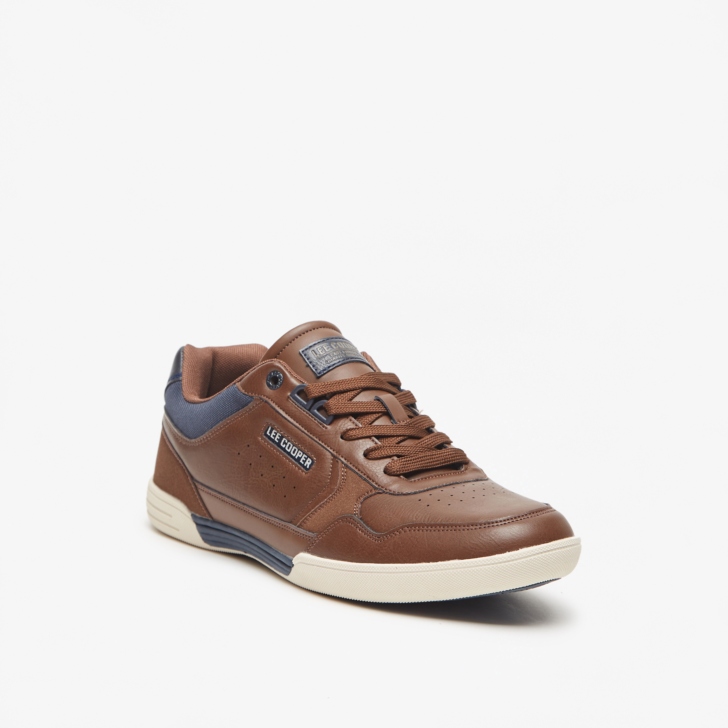 حذاء سنيكرز مثقّب برباط إغلاق للرجال من لي كوبر-men-shoes-sneakers-image-1