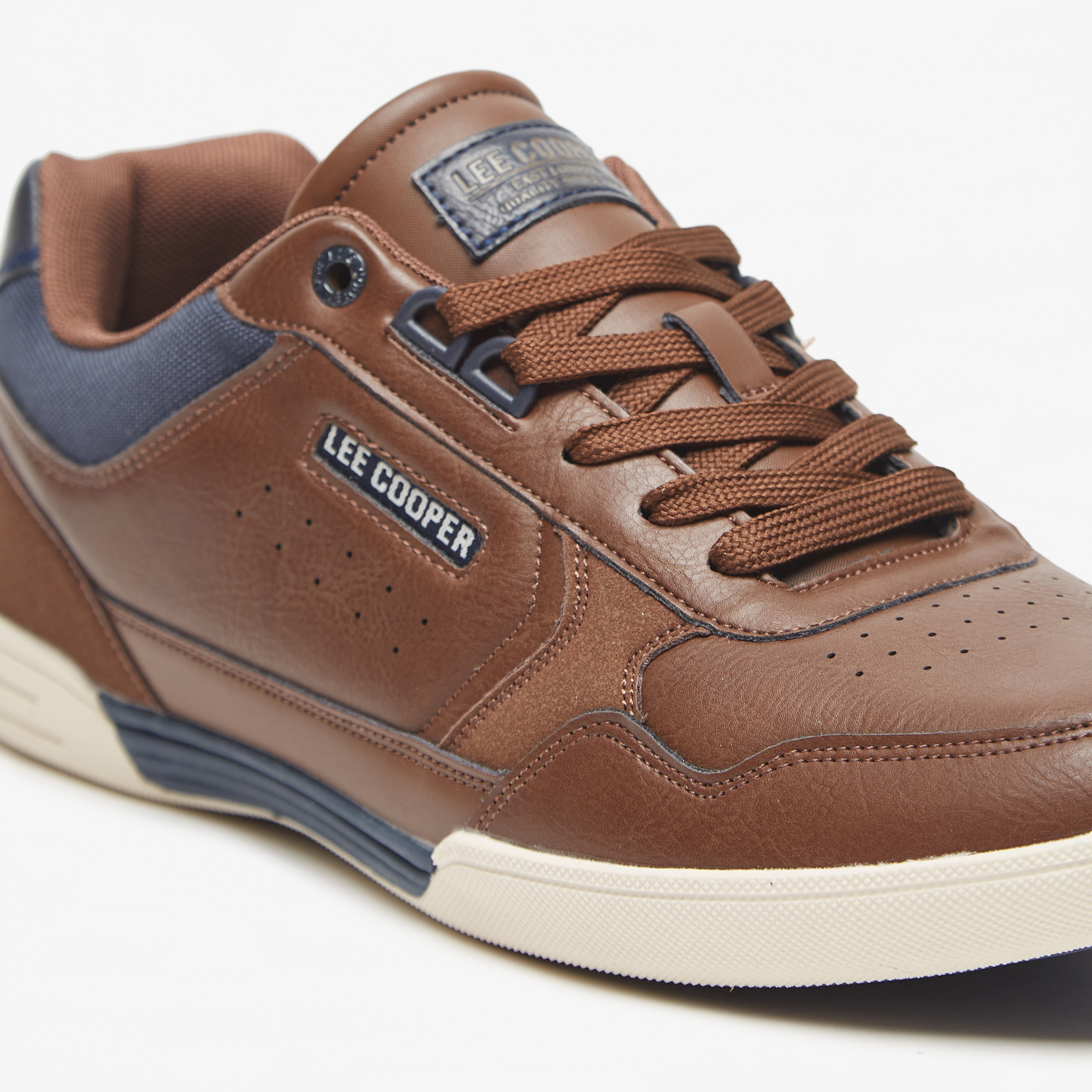 حذاء سنيكرز مثقّب برباط إغلاق للرجال من لي كوبر-men-shoes-sneakers-image-5