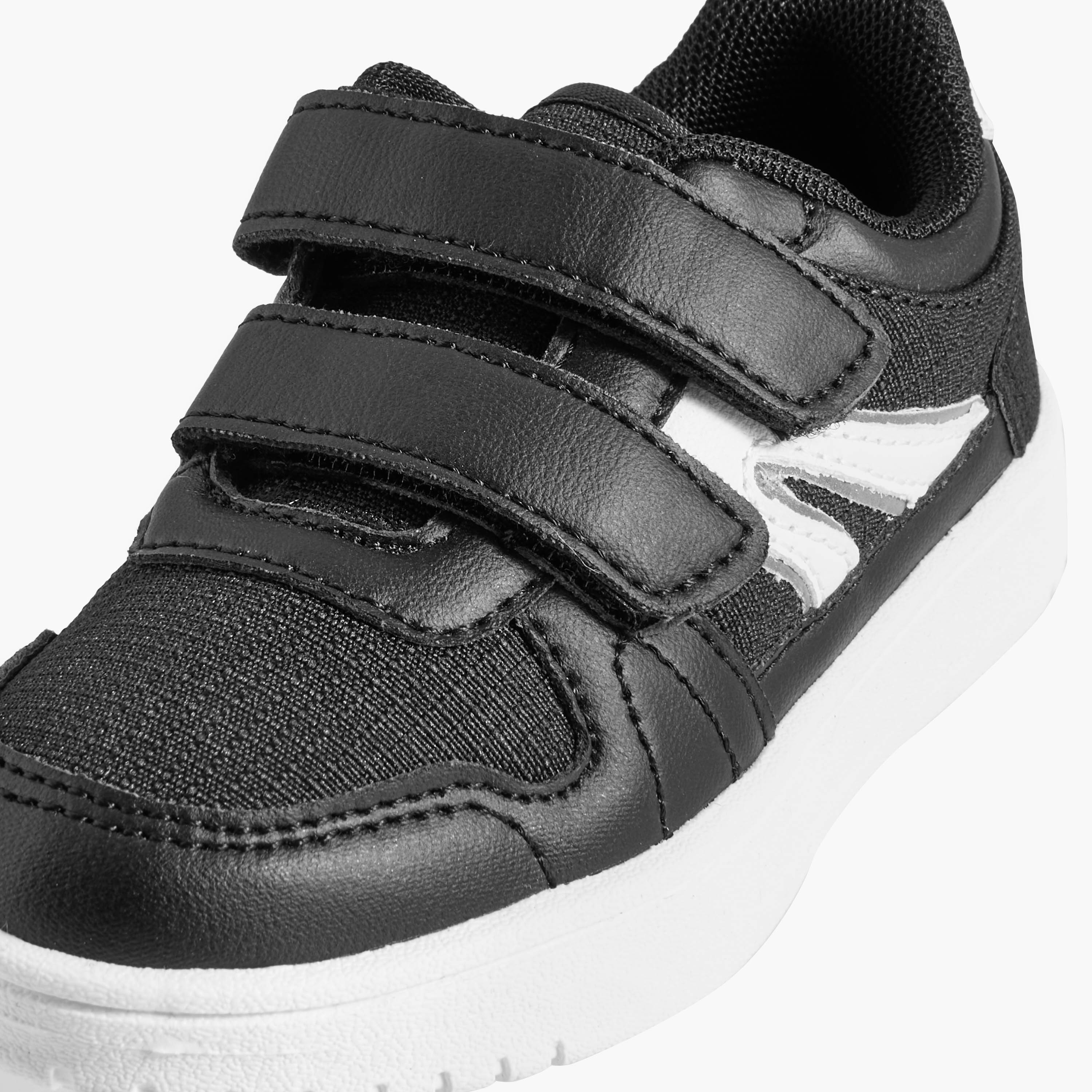 حذاء سنيكرز بشريط إغلاق لاصق للأولاد من جونيورز-boys-shoes-sneakers-image-4