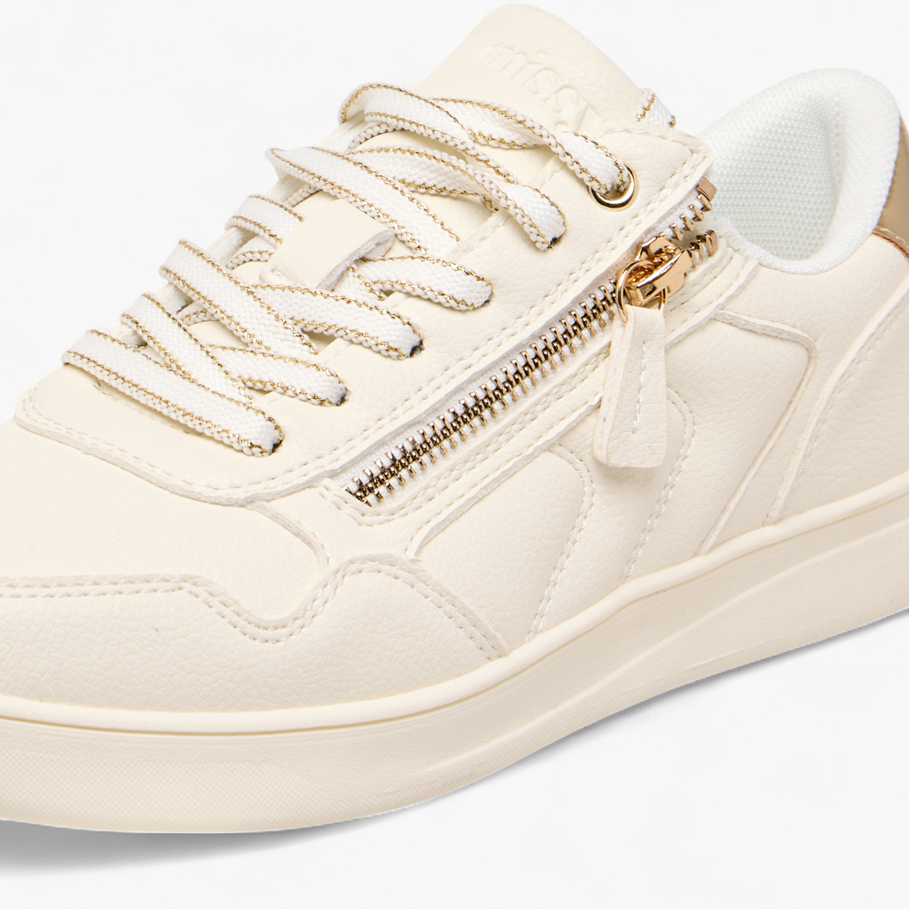 حذاء سنيكرز بتفاصيل سحاب ورباط إغلاق من ميسي-women-shoes-sneakers-image-4