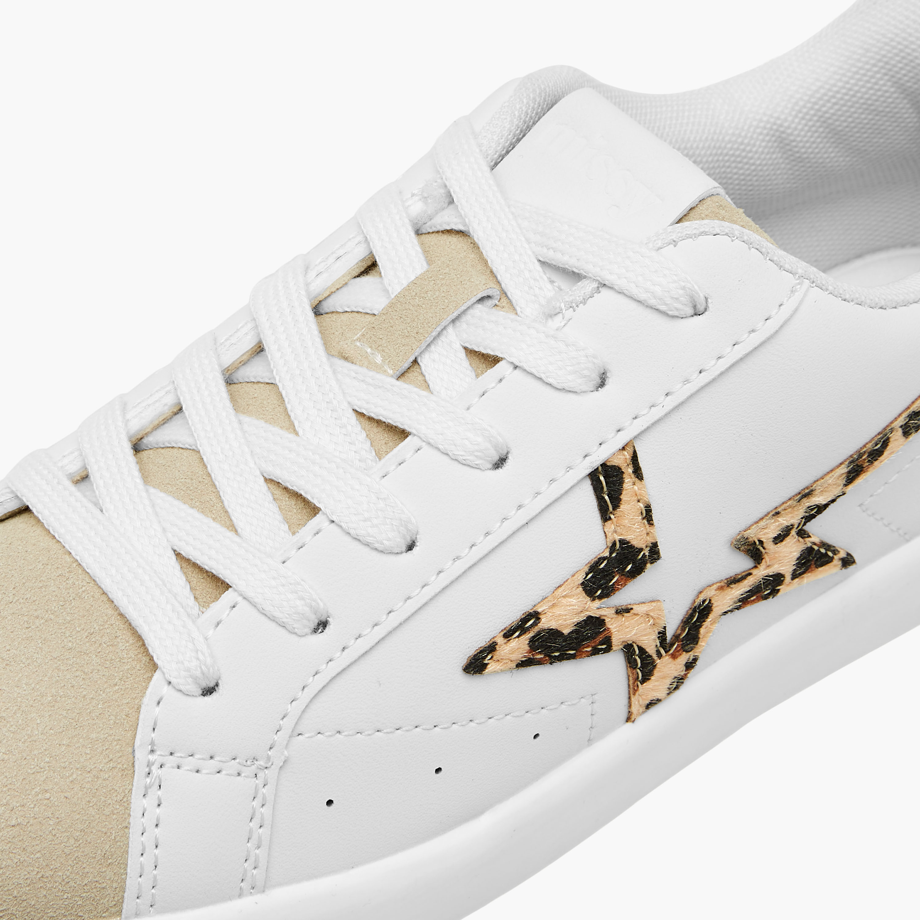 حذاء سنيكرز بألواح ورباط إغلاق من ميسي-women-shoes-sneakers-image-4