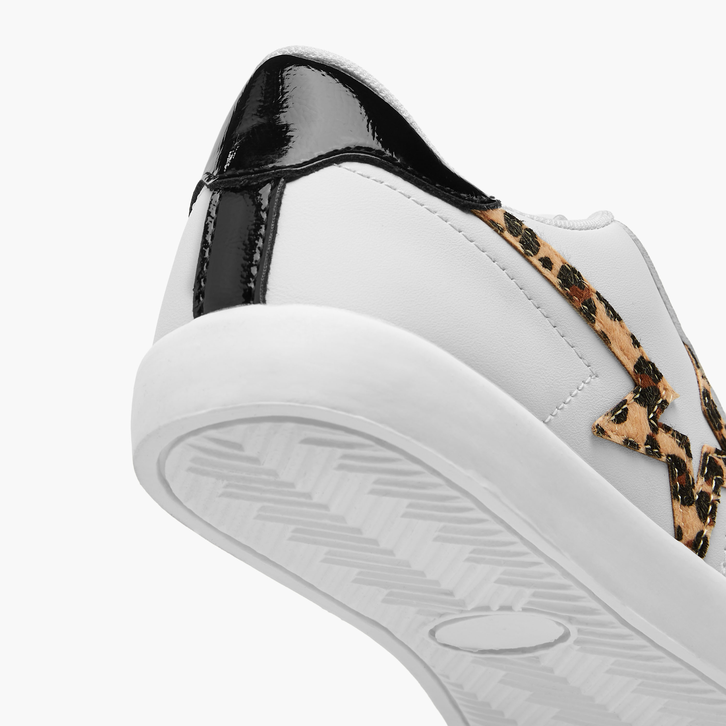 حذاء سنيكرز بألواح ورباط إغلاق من ميسي-women-shoes-sneakers-image-5