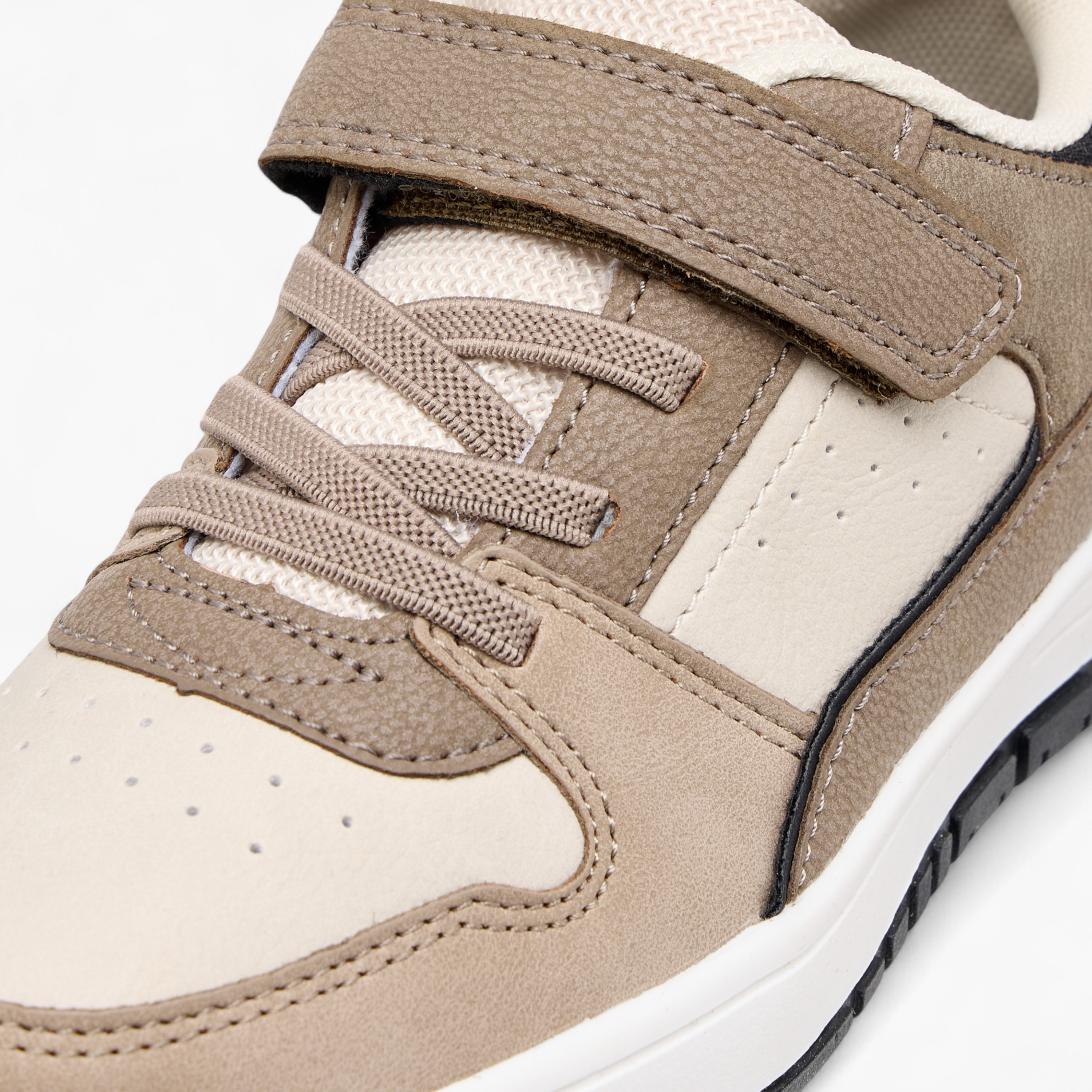 حذاء سنيكرز بشريط إغلاق لاصق وألواح من مستر دوتشيني-boys-shoes-schoolshoes-image-4