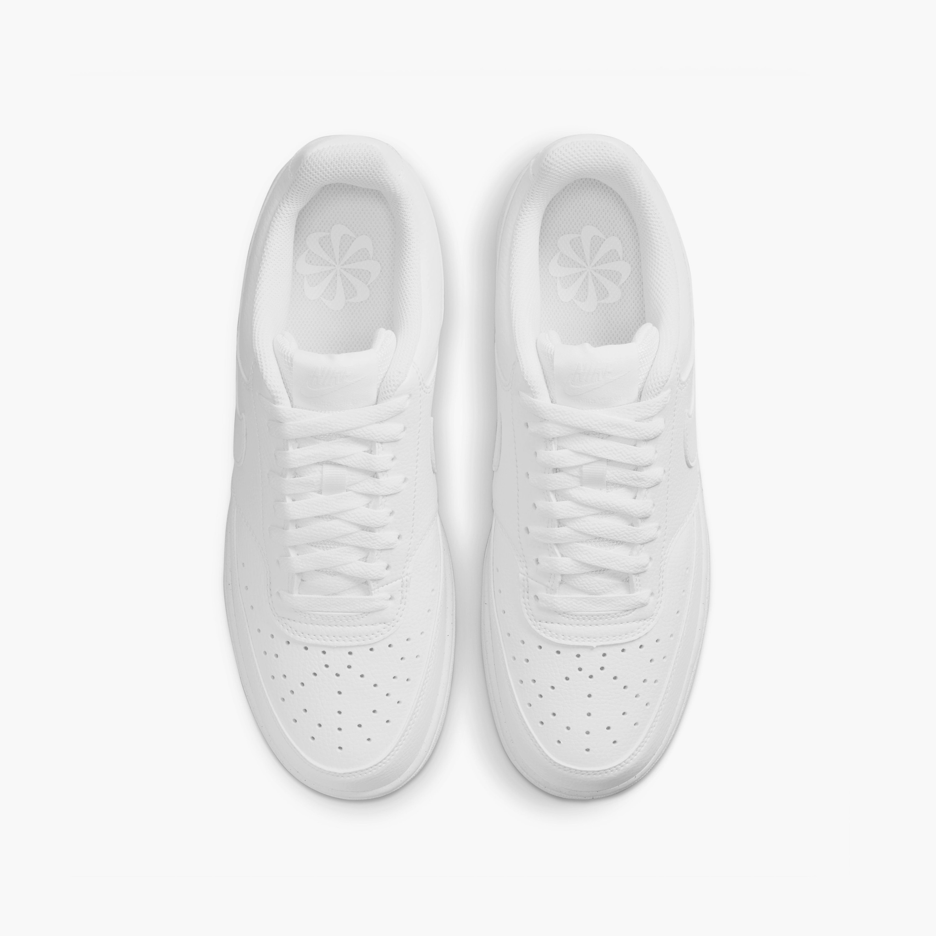 حذاء سنيكرز بطول الكاحل وتصميم ثقوب "كورت فيجن لو إن إن" للرجال من نايك-men-shoes-sneakers-image-3