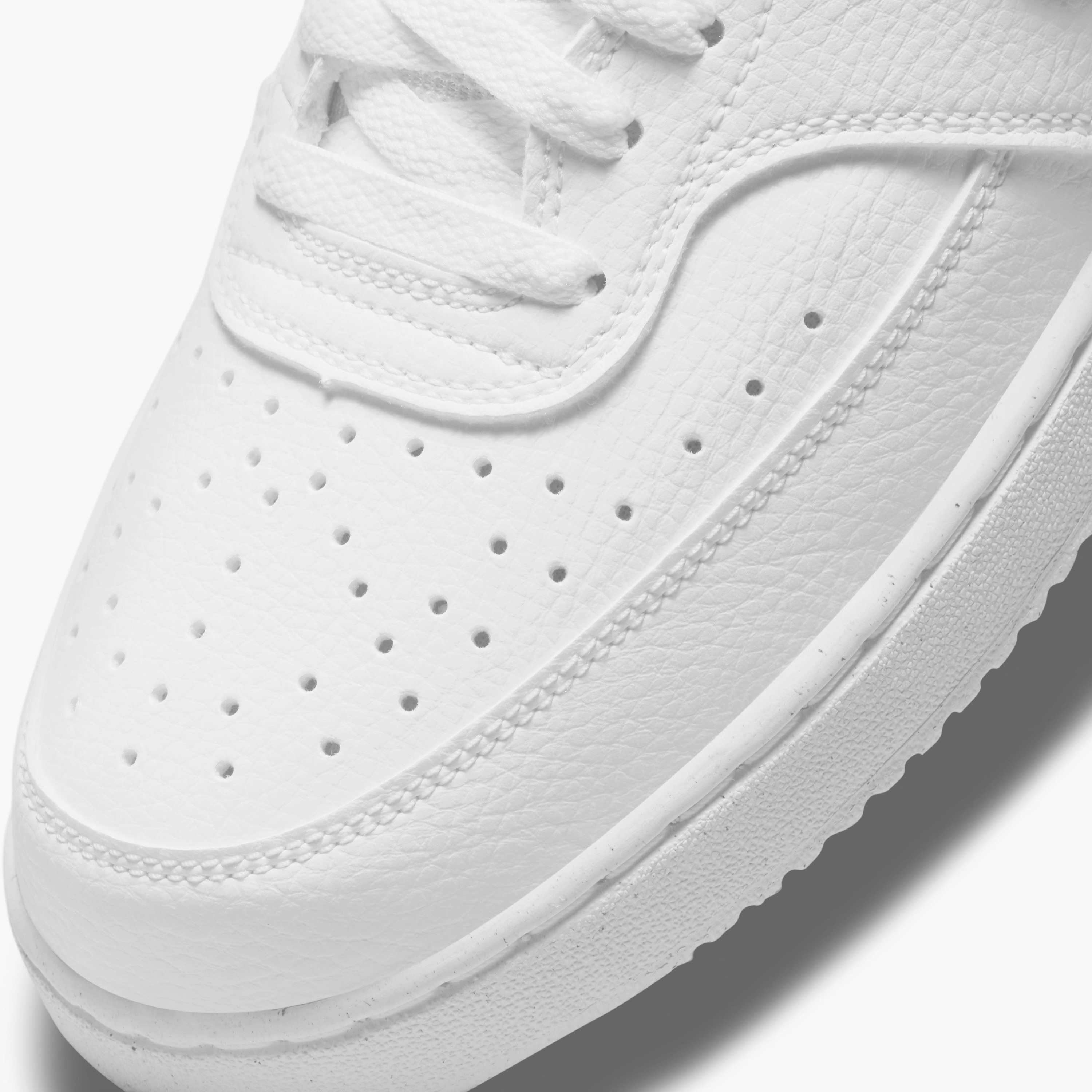 حذاء سنيكرز بطول الكاحل وتصميم ثقوب "كورت فيجن لو إن إن" للرجال من نايك-men-shoes-sneakers-image-7