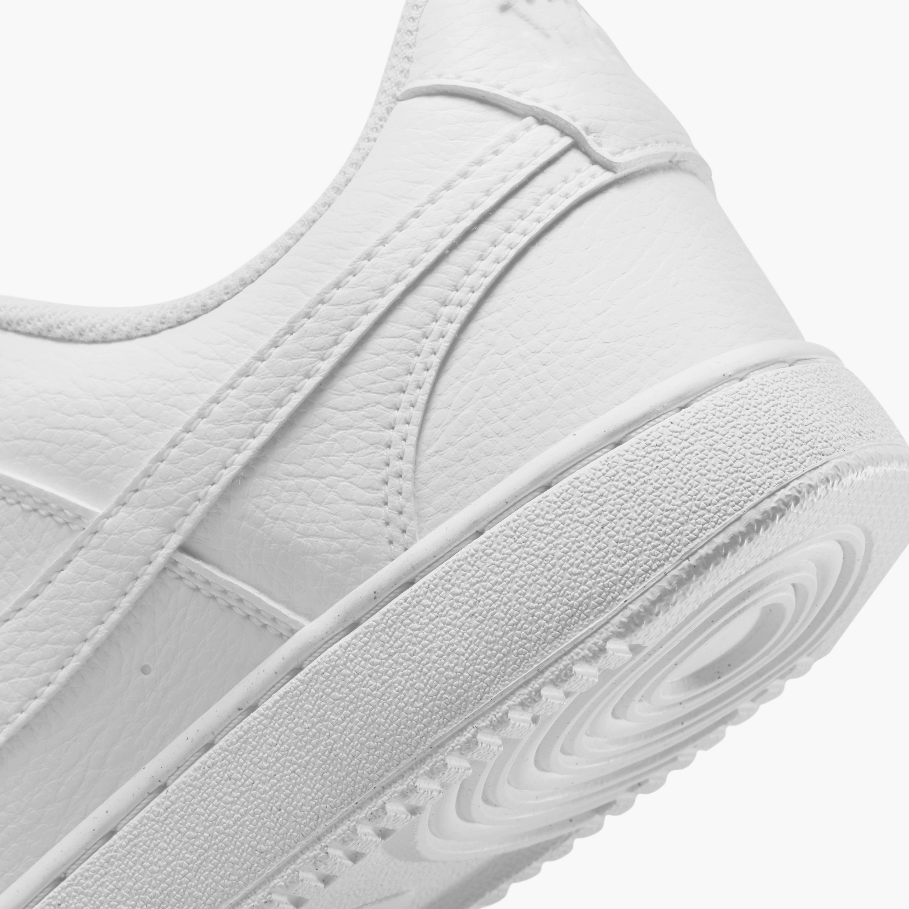 حذاء سنيكرز بطول الكاحل وتصميم ثقوب "كورت فيجن لو إن إن" للرجال من نايك-men-shoes-sneakers-image-8