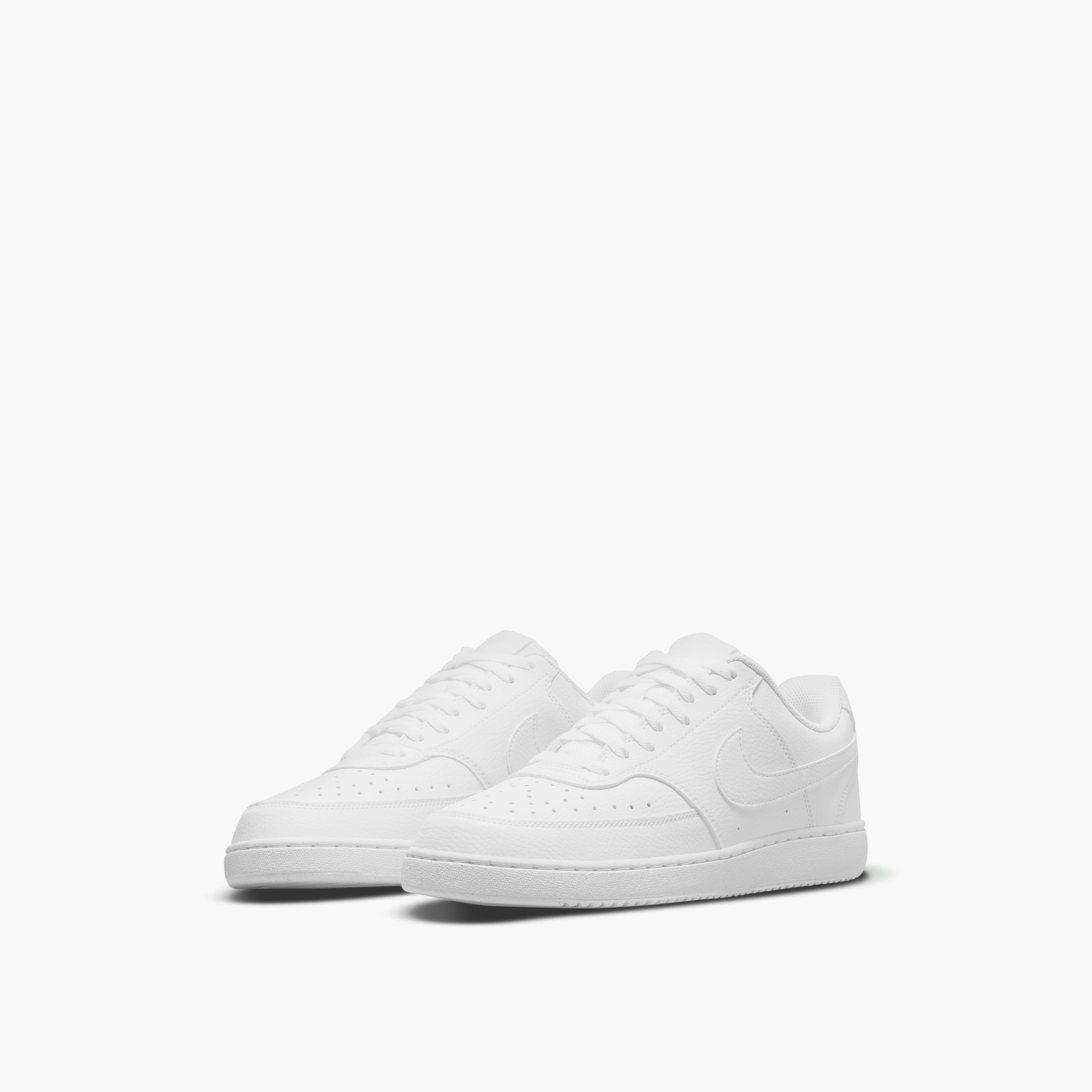 حذاء سنيكرز بطول الكاحل وتصميم ثقوب "كورت فيجن لو إن إن" للرجال من نايك-men-shoes-sneakers-image-2