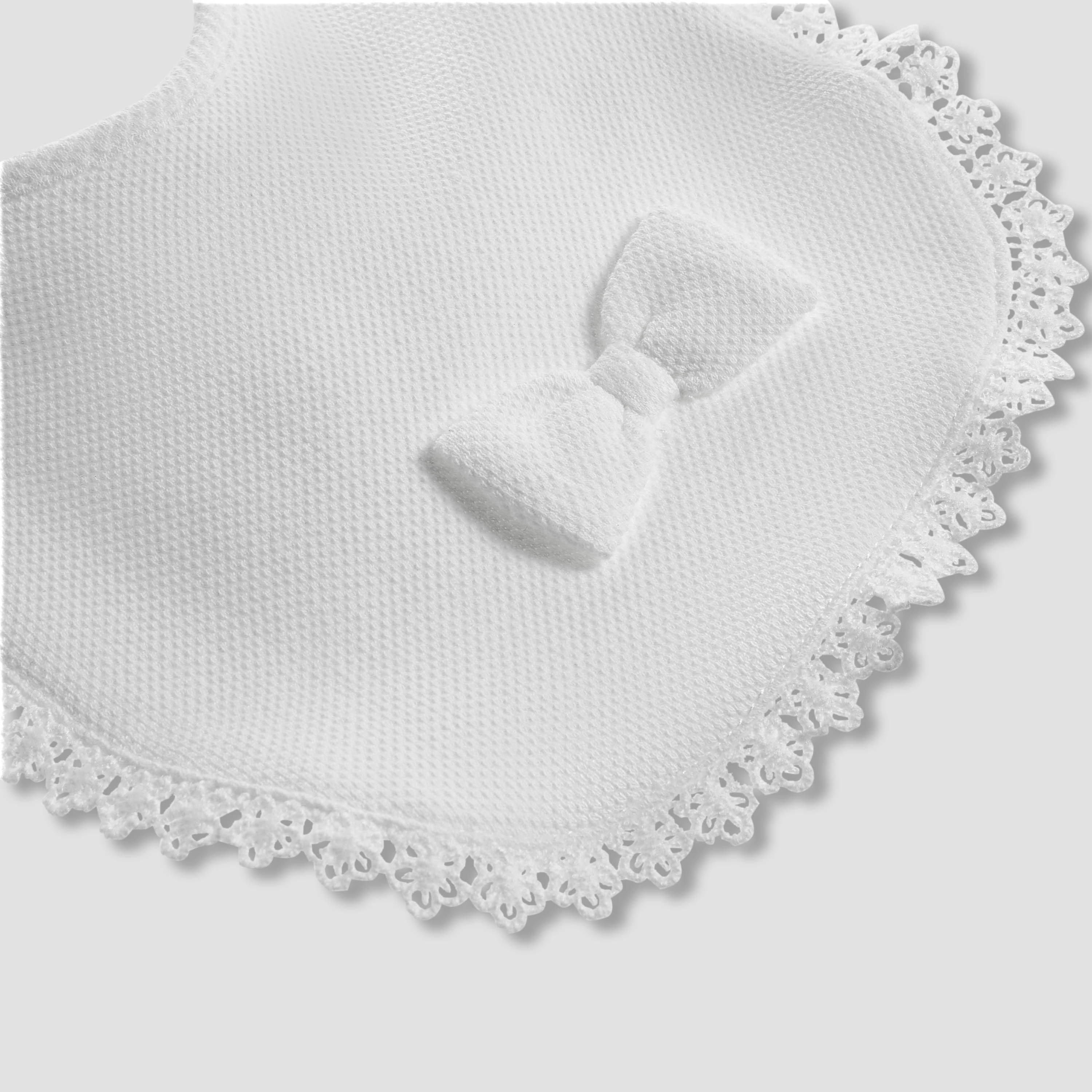 مريلة مزينة بدانتيل زهري مع زر إغلاق من جيجلز-baby-feeding-bibs-image-3
