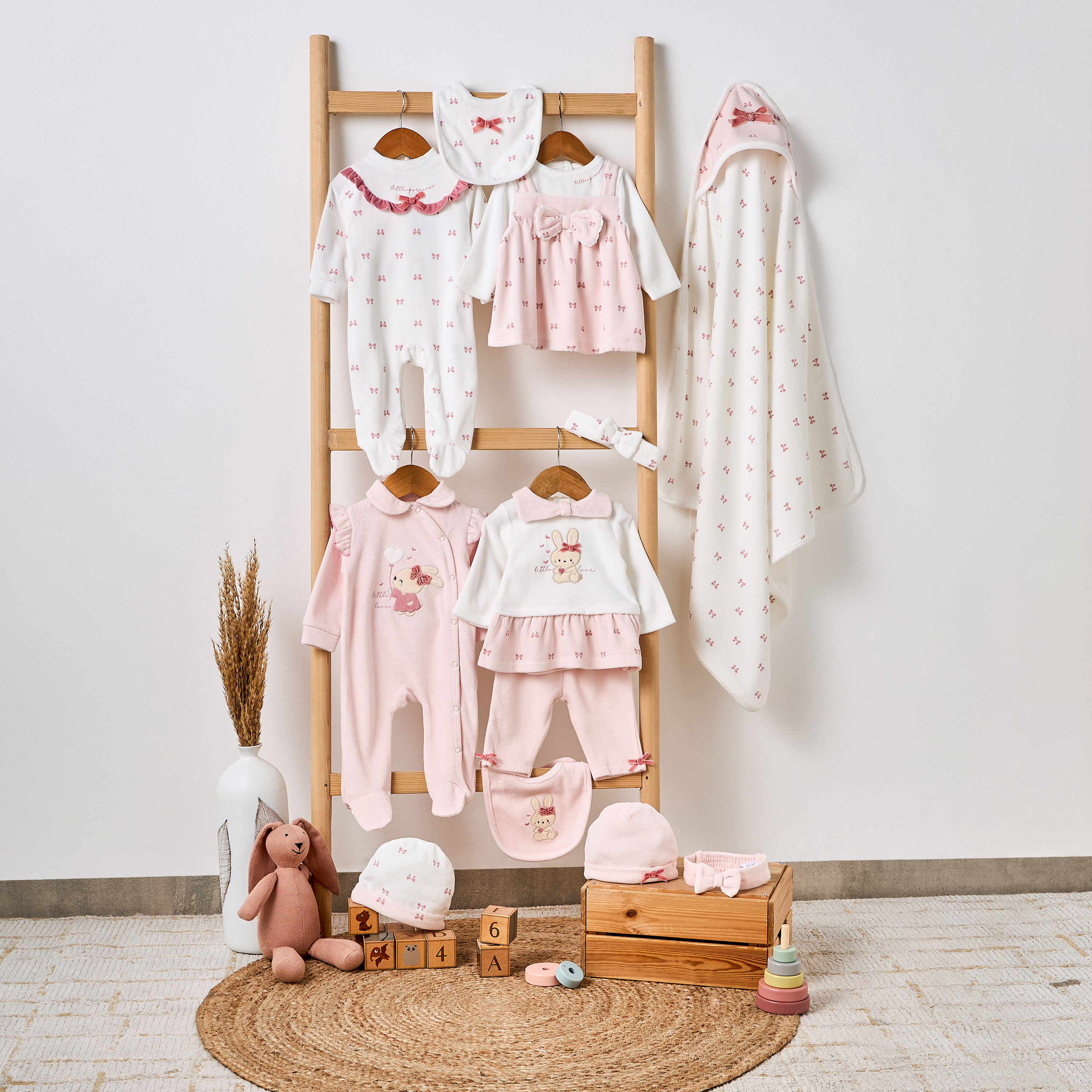 فستان بقصة إيه لاين وياقة مستديرة وأكمام طويلة بطول الركبة وطبعات فيونكة من جونيورز-baby-girls-clothing-winterwear-dresses-image-6