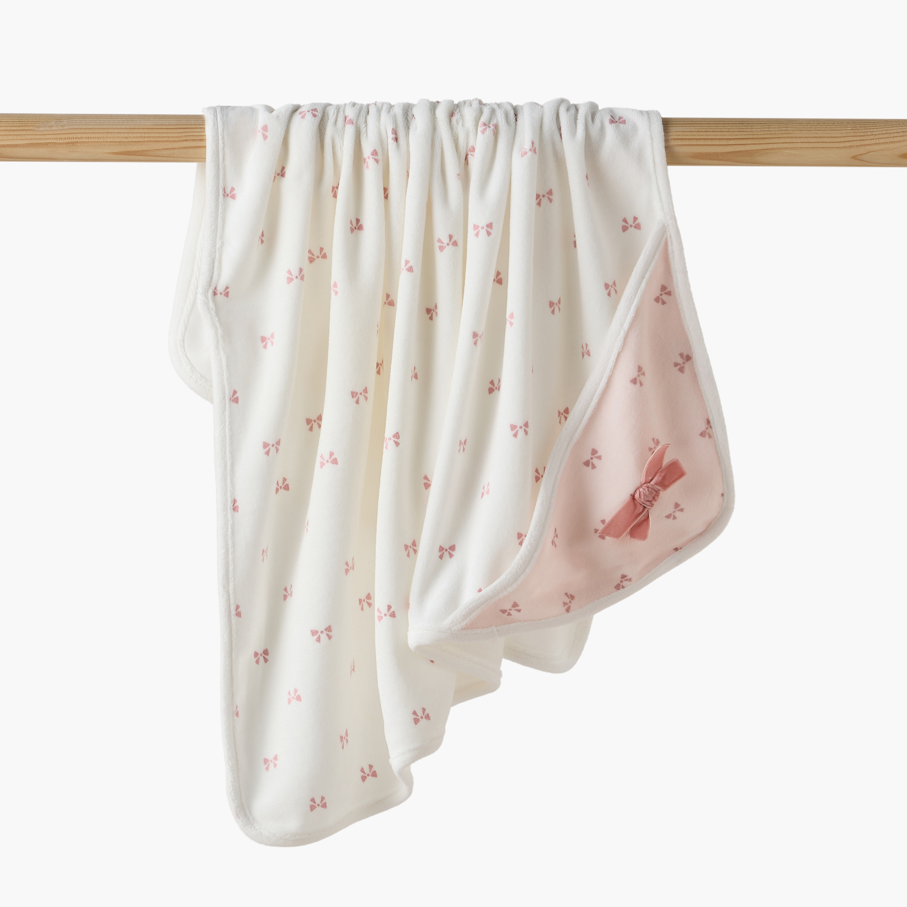 بطانية مواليد بقبعة وطبعات فيونكات من جونيورز-baby-nursery-blanketsandswaddles-receivingblankets-image-1