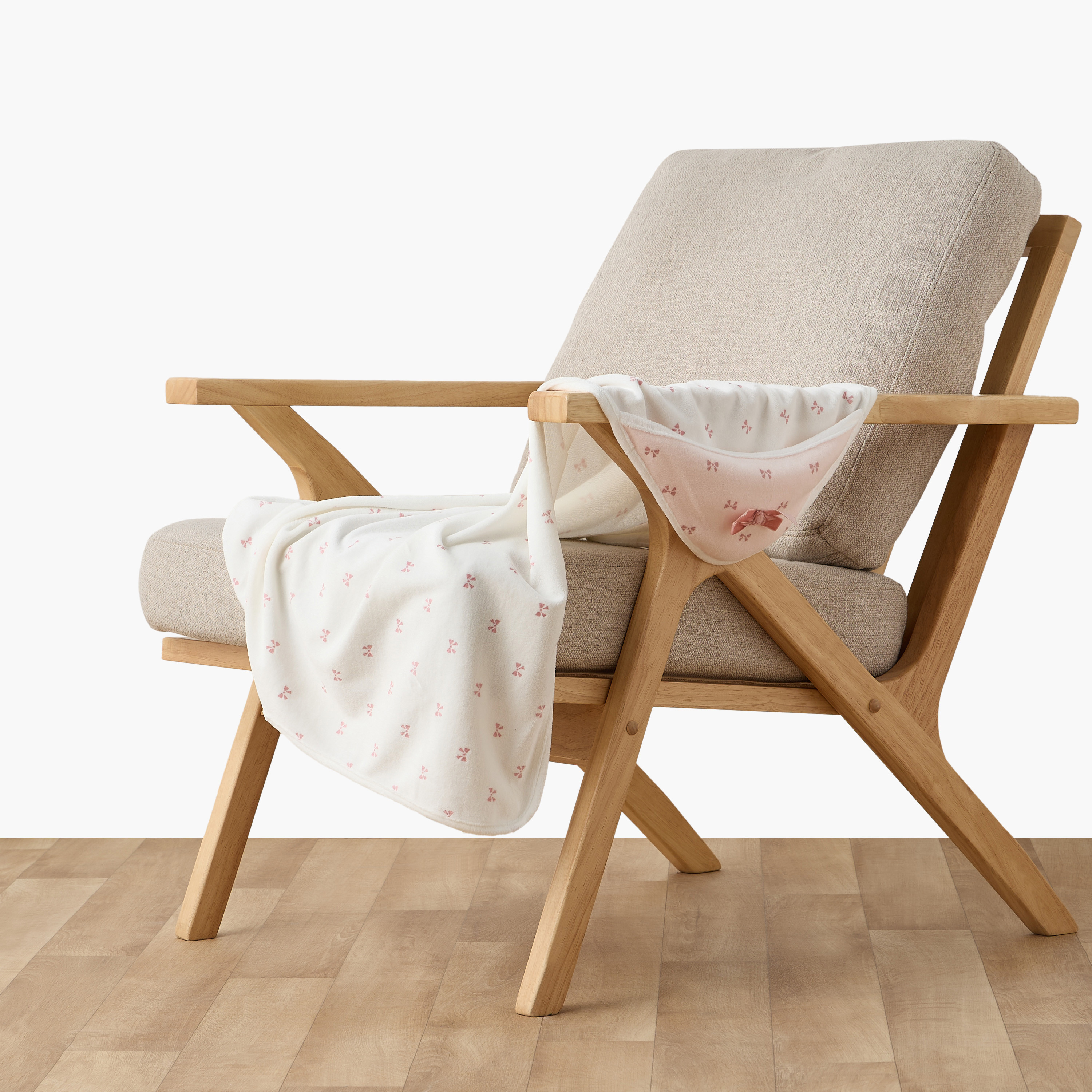 بطانية مواليد بقبعة وطبعات فيونكات من جونيورز-baby-nursery-blanketsandswaddles-receivingblankets-image-2
