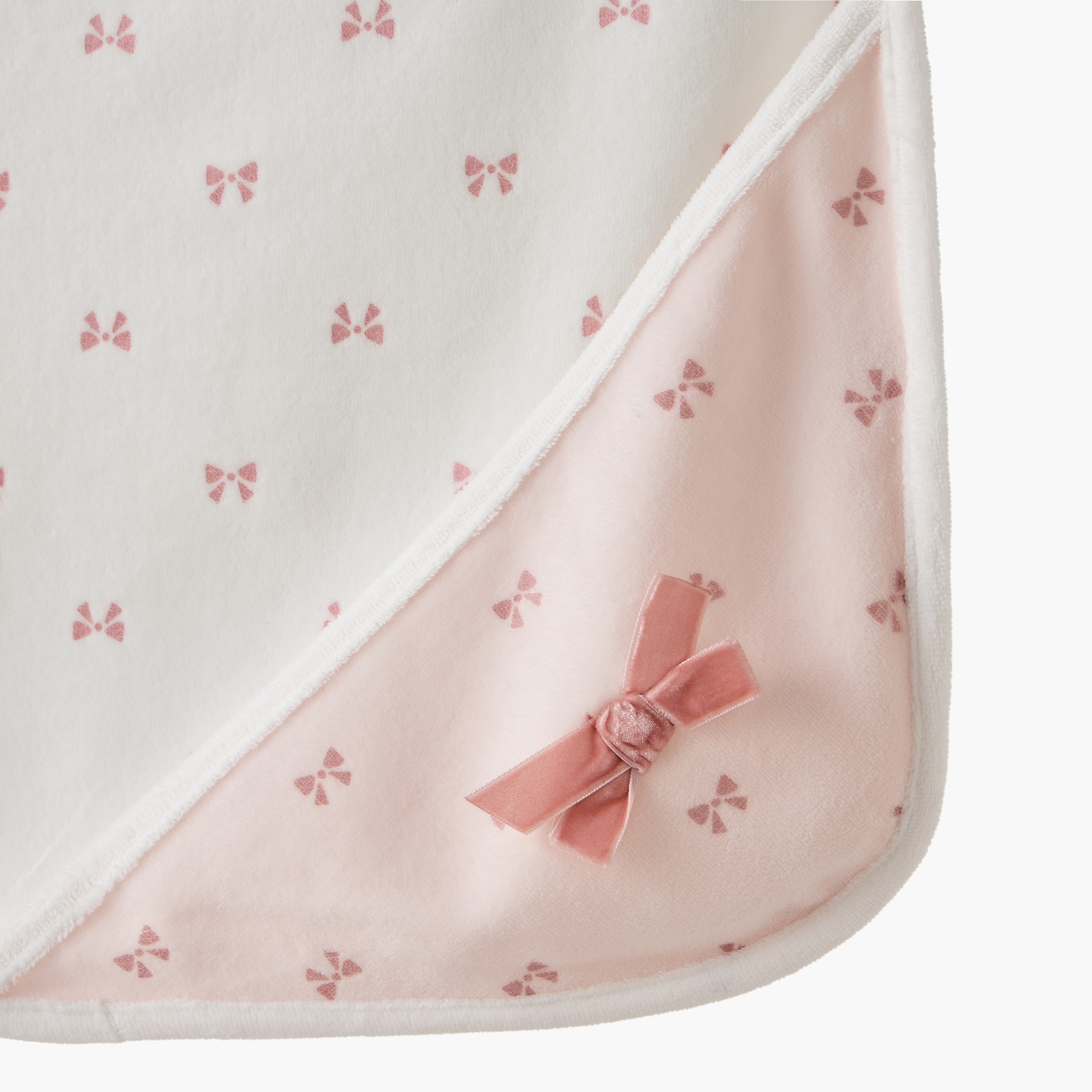 بطانية مواليد بقبعة وطبعات فيونكات من جونيورز-baby-nursery-blanketsandswaddles-receivingblankets-image-5