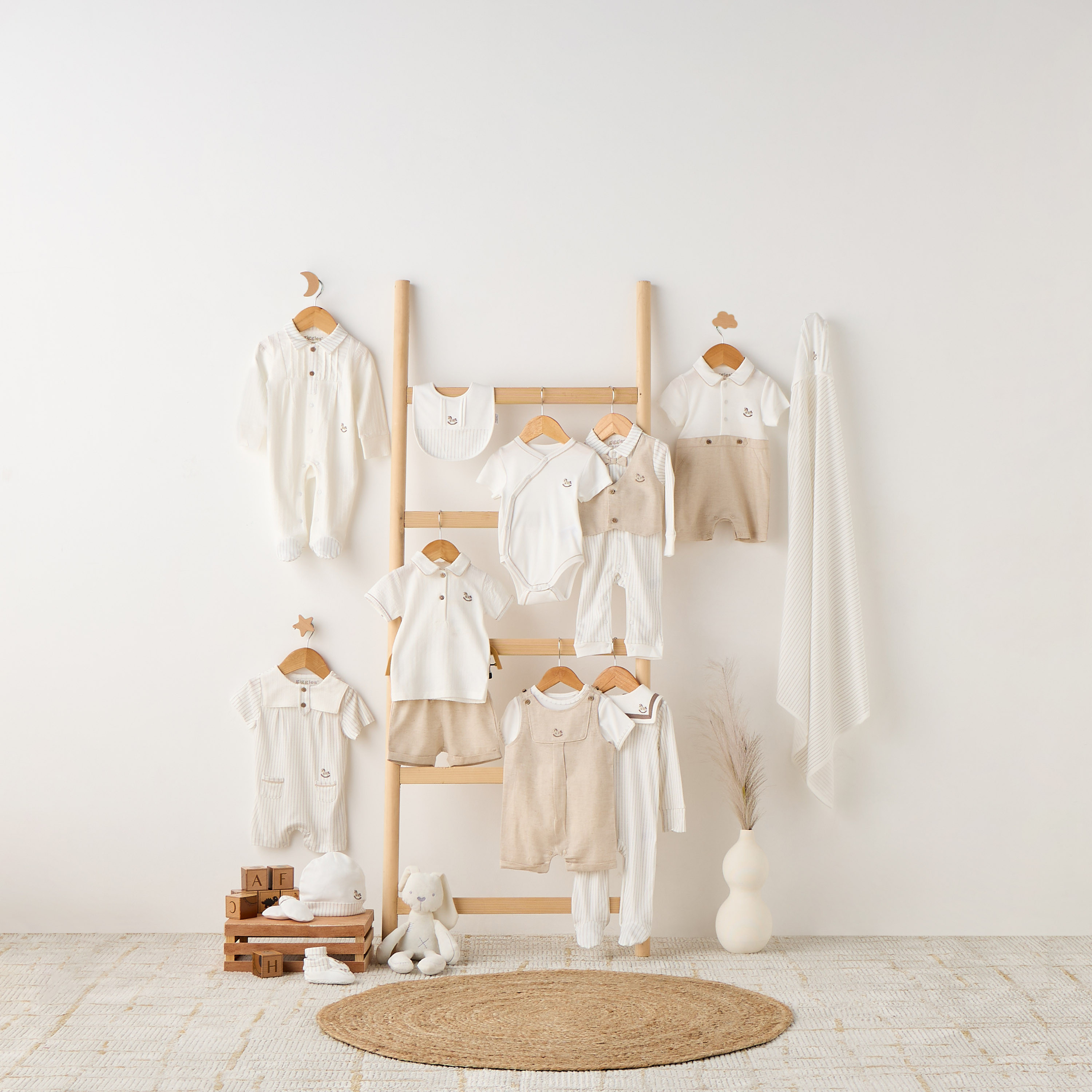 أفرول مقلم بأكمام طويلة وفيست علوي من جيجلز-baby-boys-clothing-nightwear-sleepsuits-image-1