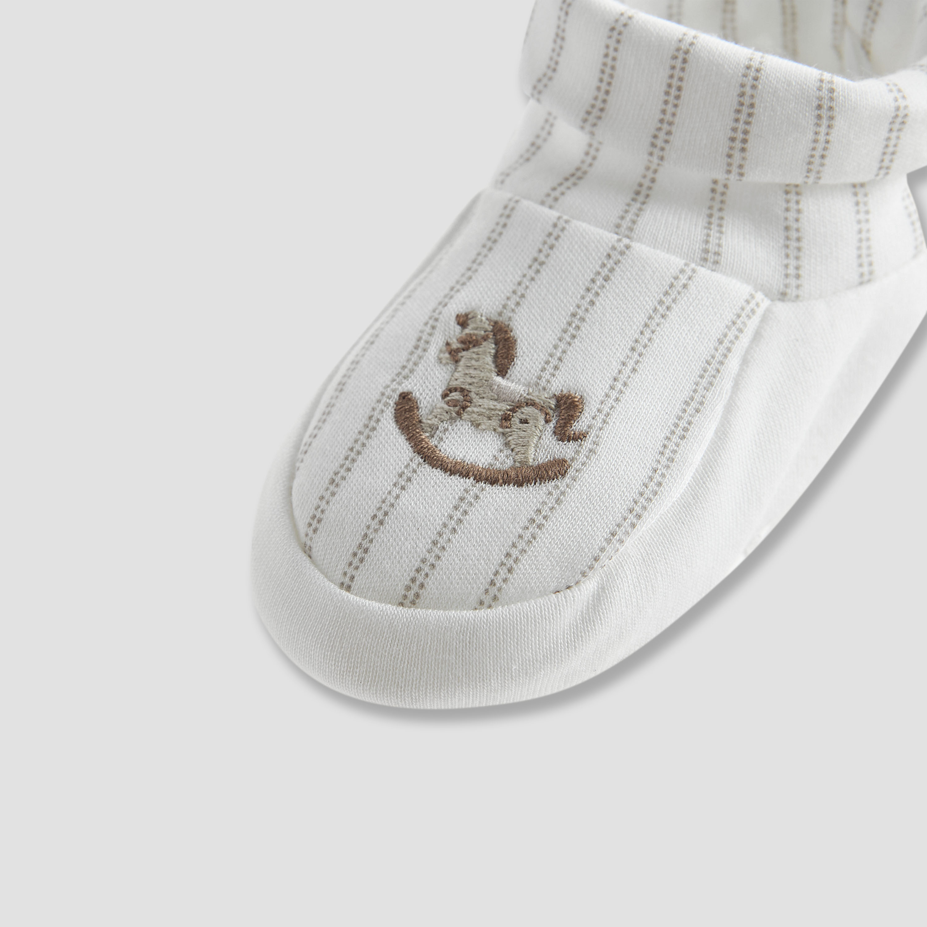 قبعة وبوت وقفازات بتطريز حصان هزاز من جيجلز-baby-boys-accessories-mittens-image-12