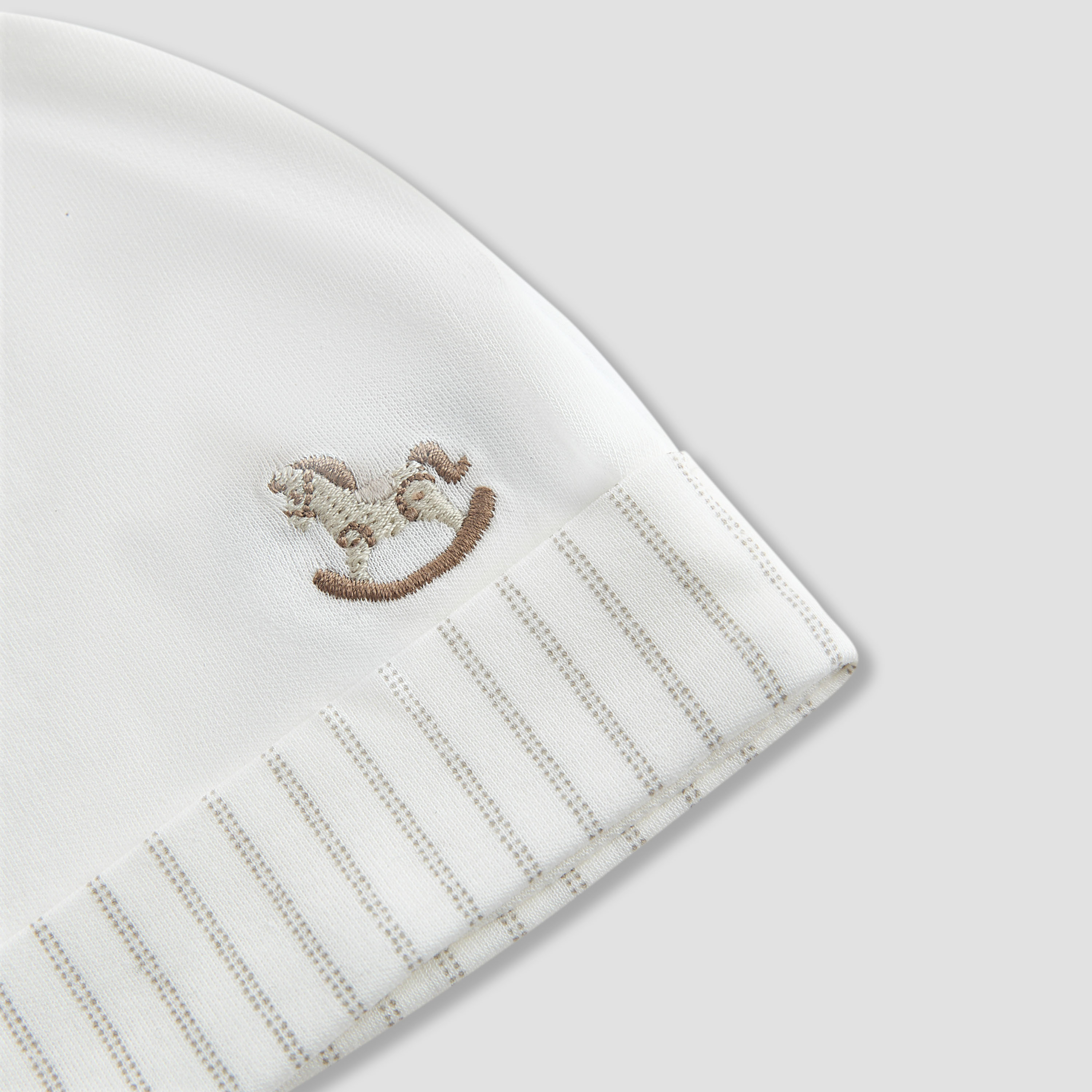 قبعة وبوت وقفازات بتطريز حصان هزاز من جيجلز-baby-boys-accessories-mittens-image-9