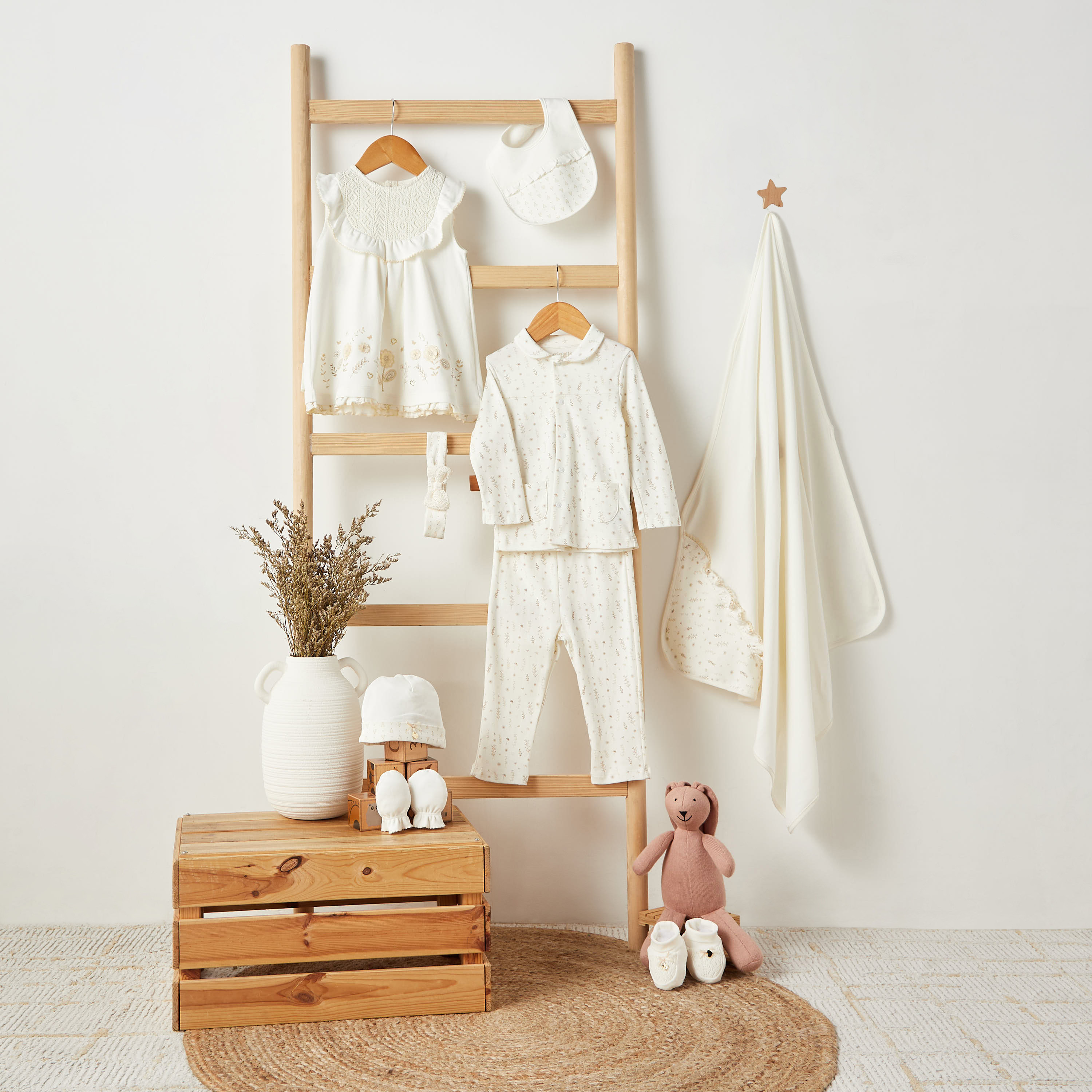 قبعة بيني بزينة قلب من جيجلز-baby-girls-accessories-caps-image-1