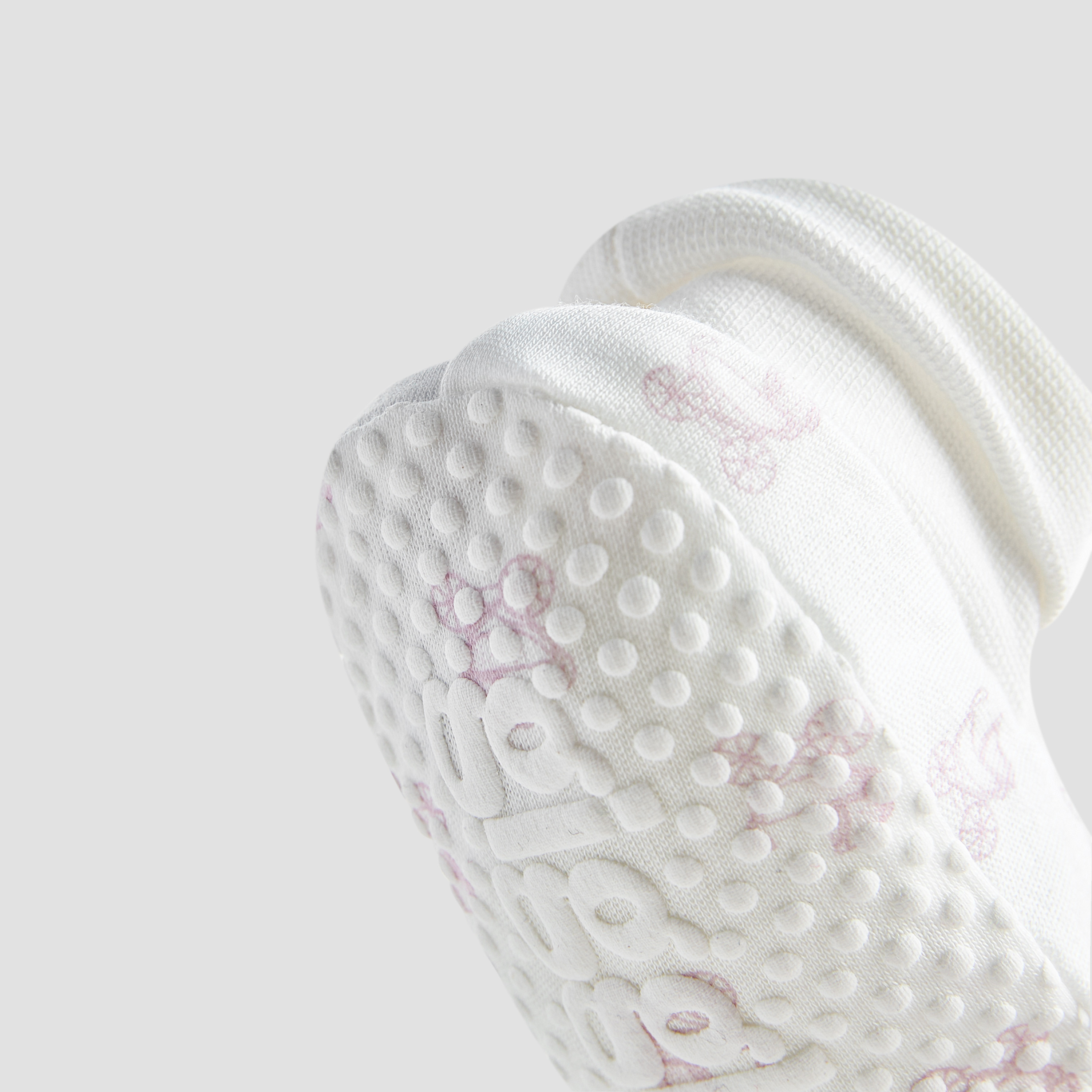 طقم قبعة بيني وقفازات وبوت بطبعات من جيجلز-baby-girls-accessories-caps-image-9