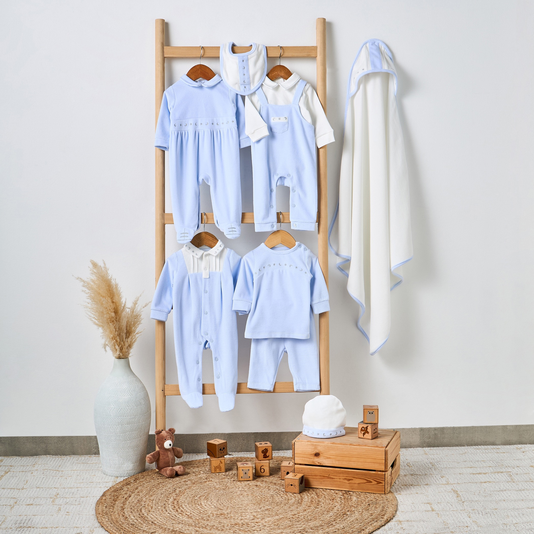 مريلة أطفال جيجلز مطرزة بقطن ناعم-baby-feeding-bibs-image-5