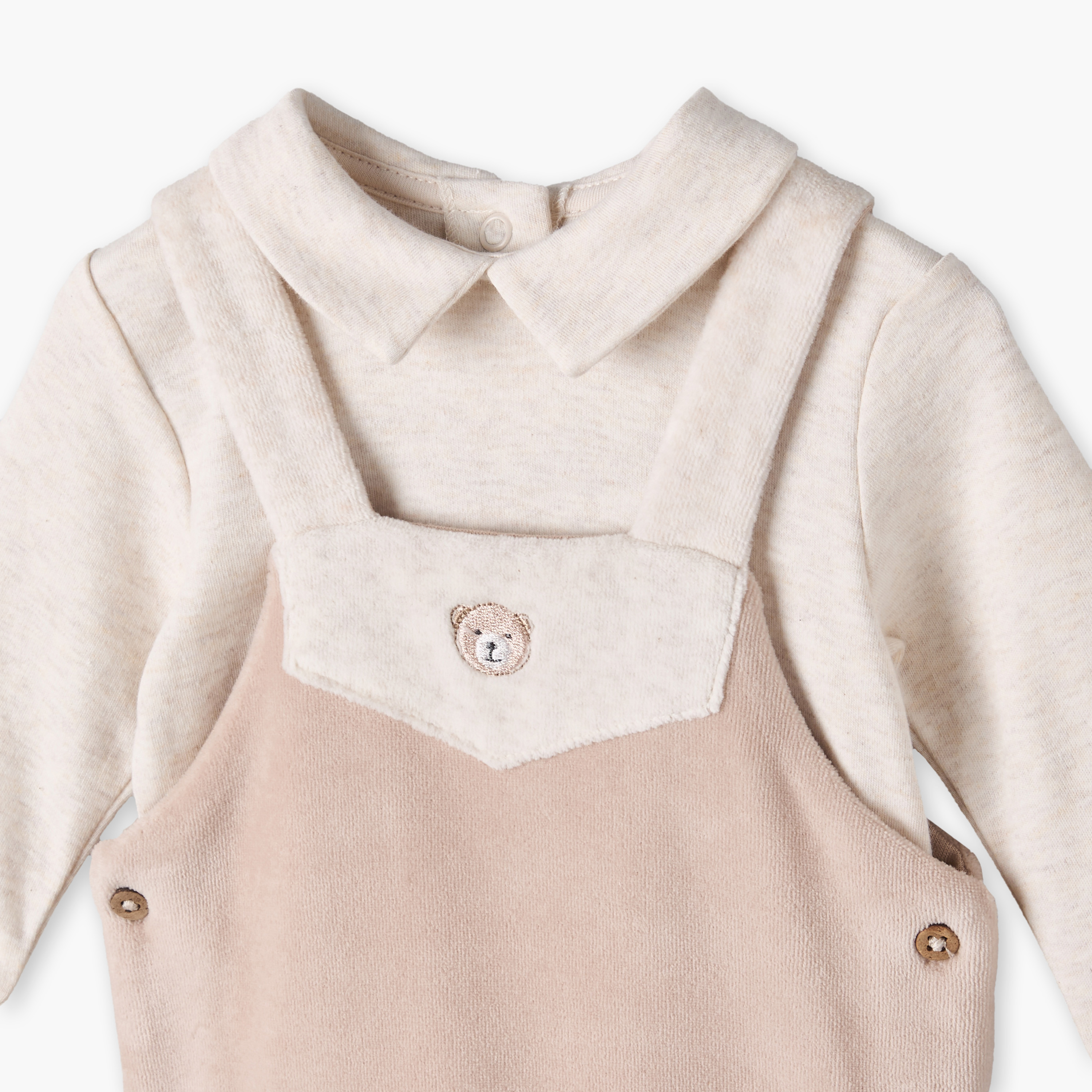طقم تيشيرت بياقة وأكمام طويلة ودنغري بتطريز دب من جيجلز-baby-boys-clothing-winterwear-setsandcoords-image-5