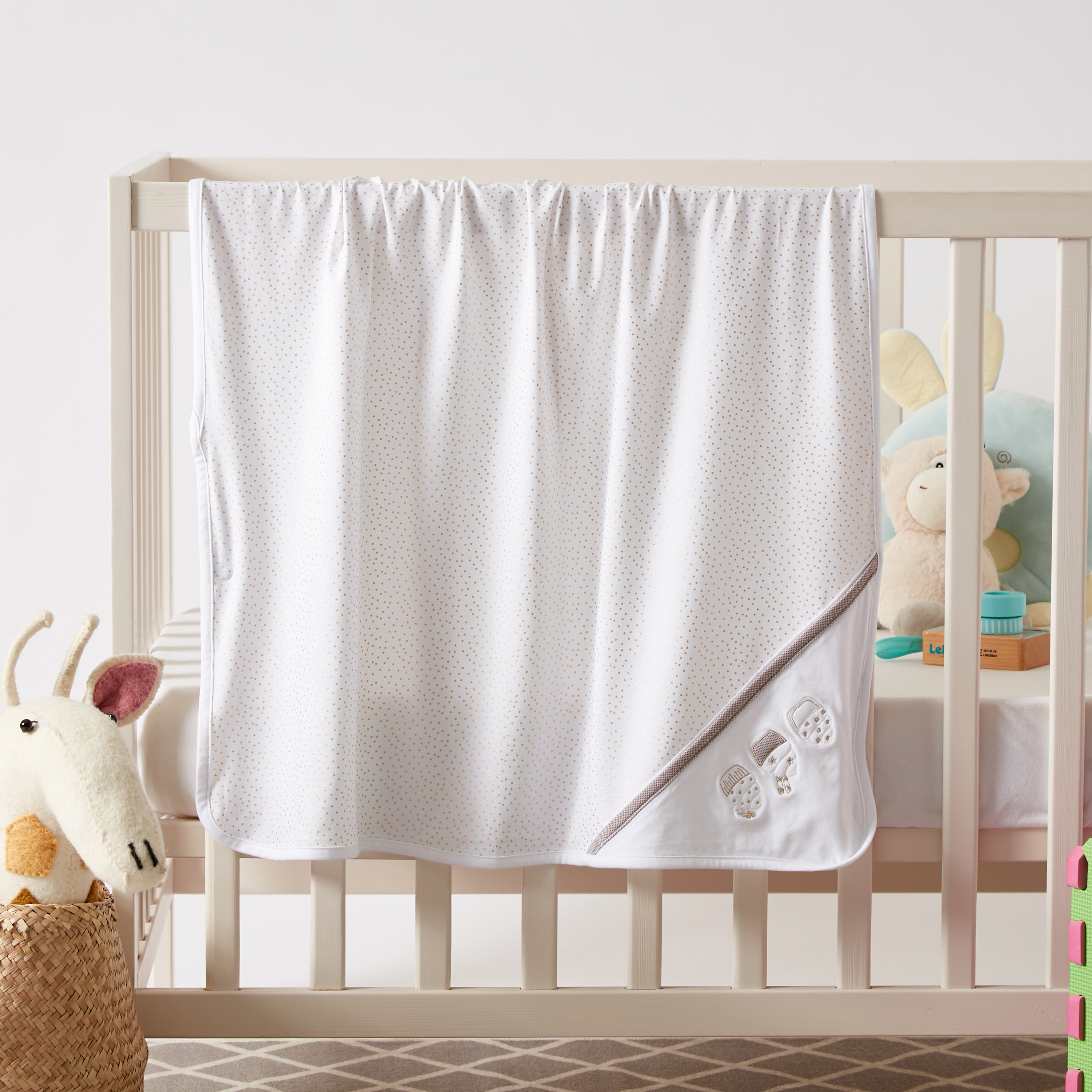 بطانية حديثي ولادة بقبعة وطبعات من جونيورز - 70x70 سم-baby-nursery-blanketsandswaddles-receivingblankets-image-1