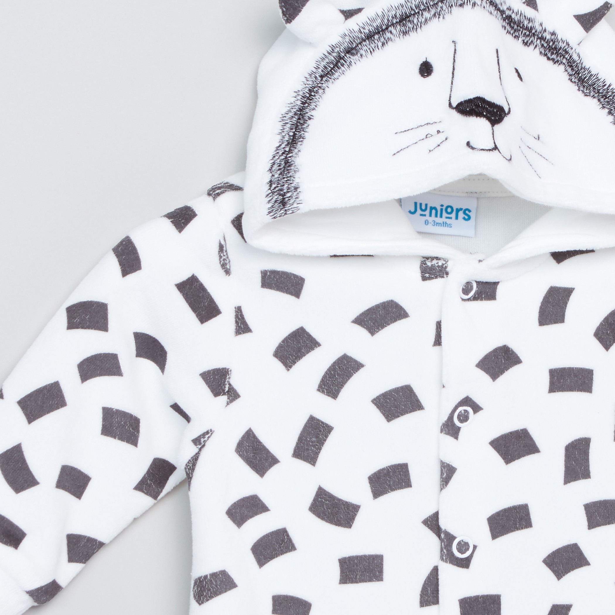 طقم نوم مغلق القدمين بطبعات من جونيورز.-baby-boys-clothing-nightwear-sleepsuits-image-2