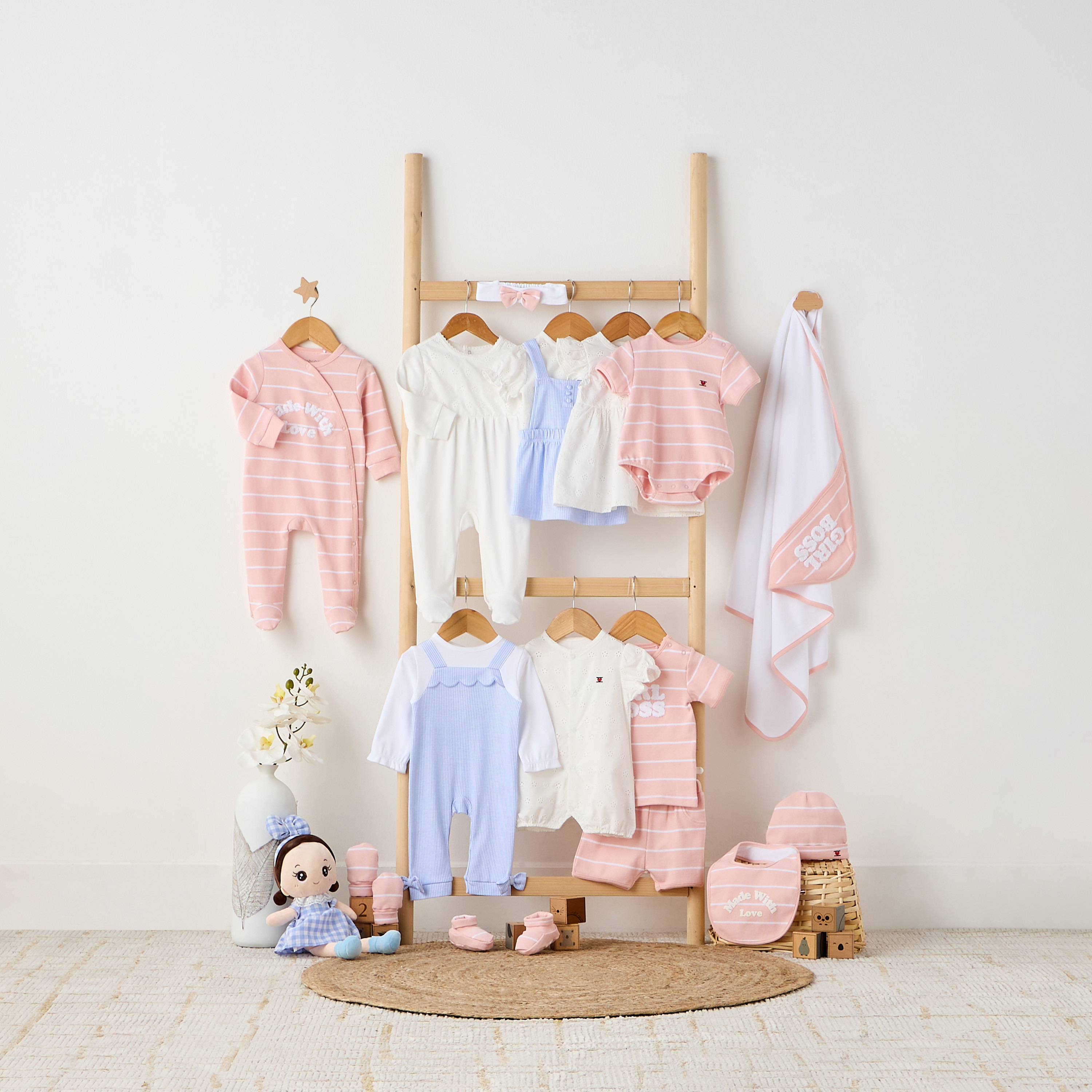 طقم دونغري وبلوزة شيفلي بارزة الملمس من جونيورز-baby-girls-clothing-rompers-image-1