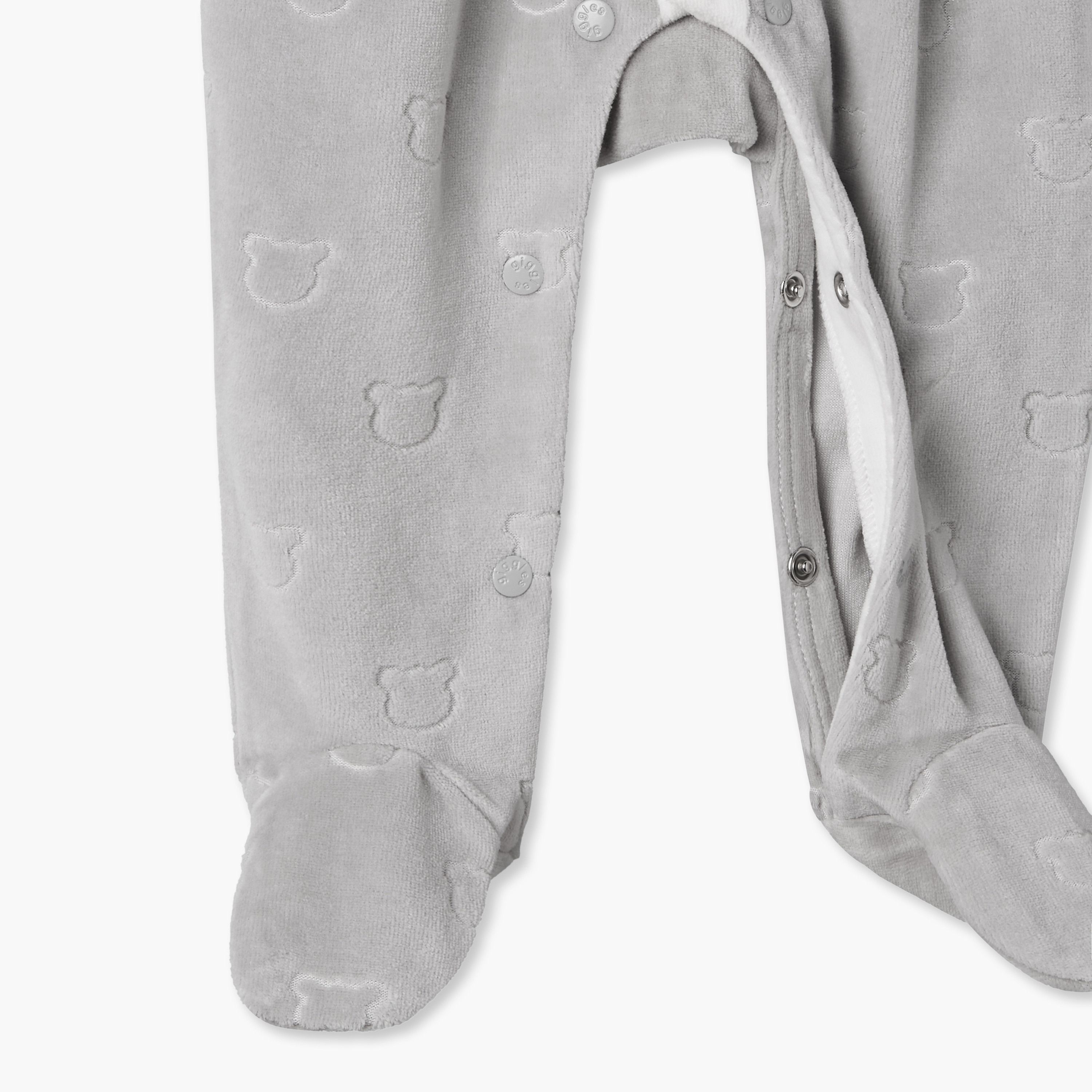 بدلة نوم بياقة عادية وأكمام طويلة بتطريز دب من جيجلز-baby-boys-clothing-nightwear-sleepsuits-image-4
