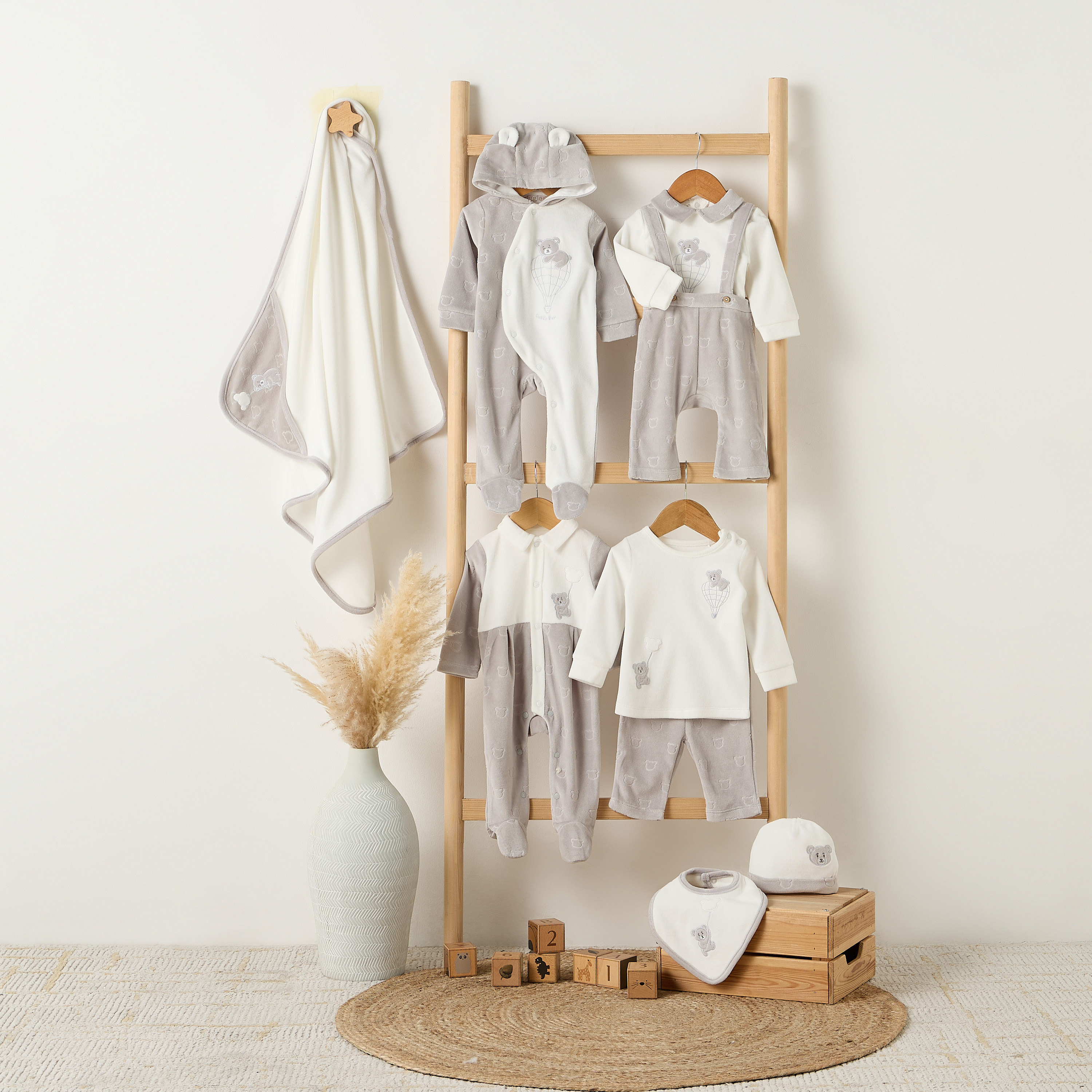 بدلة نوم بياقة عادية وأكمام طويلة بتطريز دب من جيجلز-baby-boys-clothing-nightwear-sleepsuits-image-6