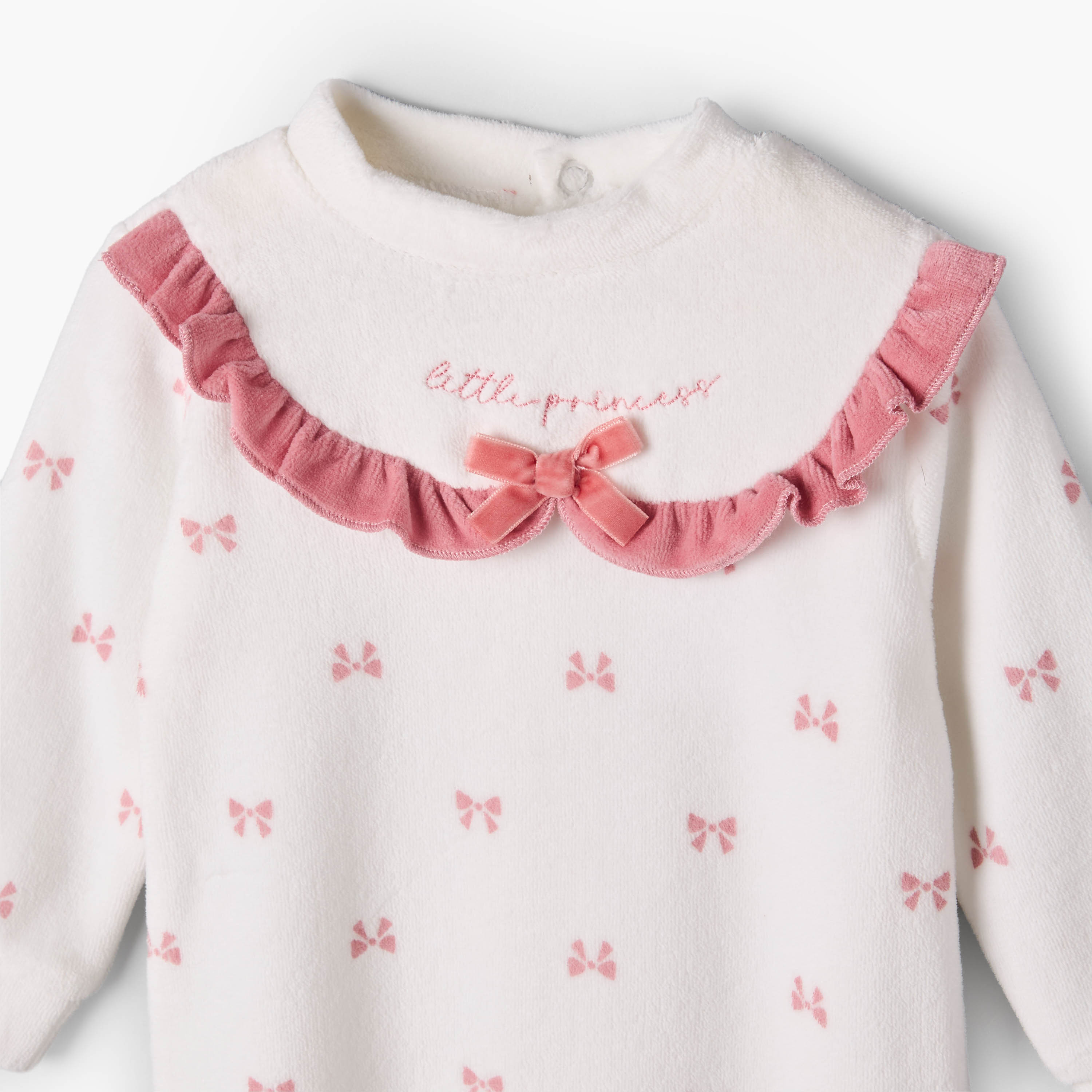 بدلة نوم بياقة عالية وأكمام طويلة وطبعات فيونكة من جونيورز-baby-girls-clothing-nightwear-sleepsuits-image-6
