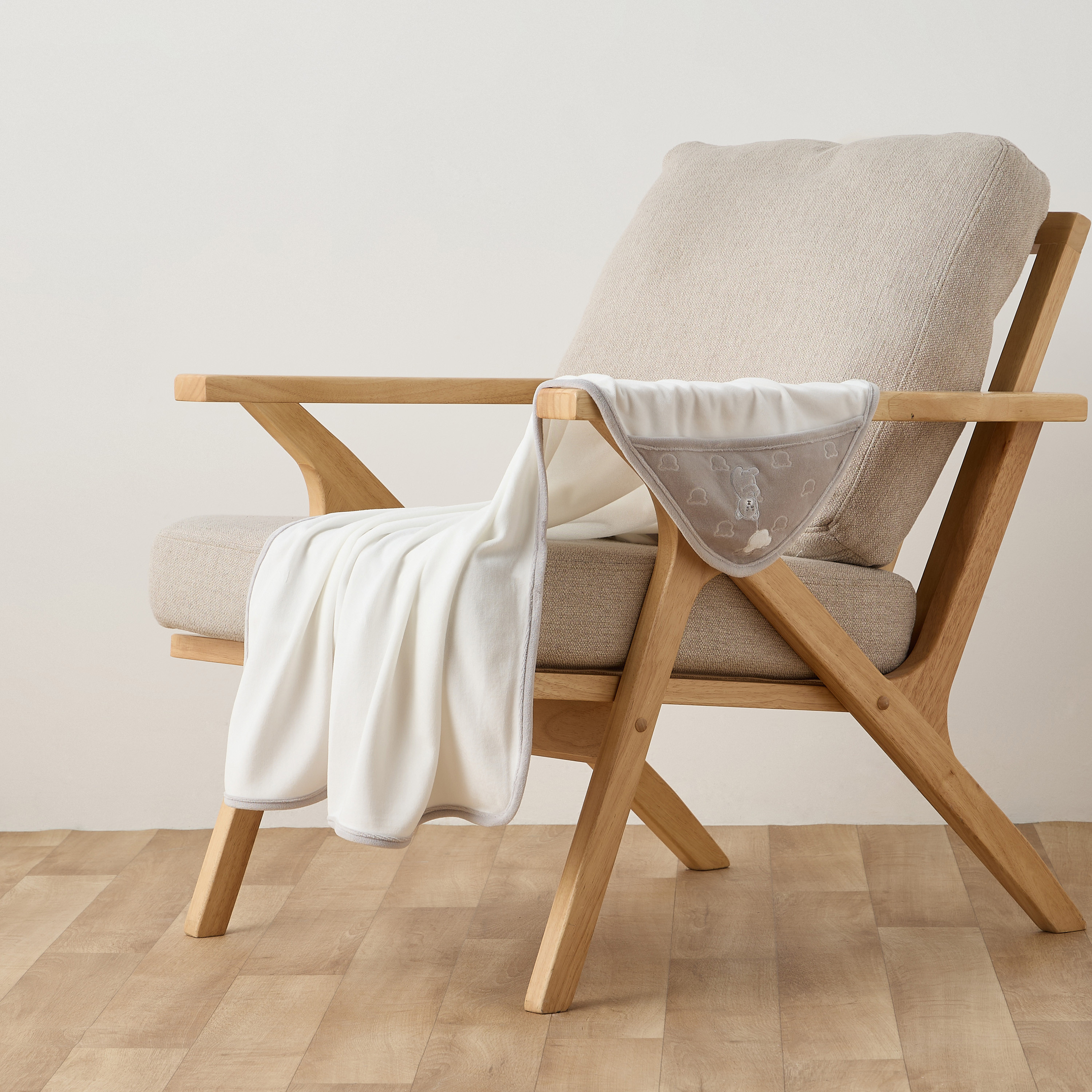 بطانية مواليد بقبعة وتطريزات دب من جيجلز-baby-nursery-blanketsandswaddles-receivingblankets-image-2