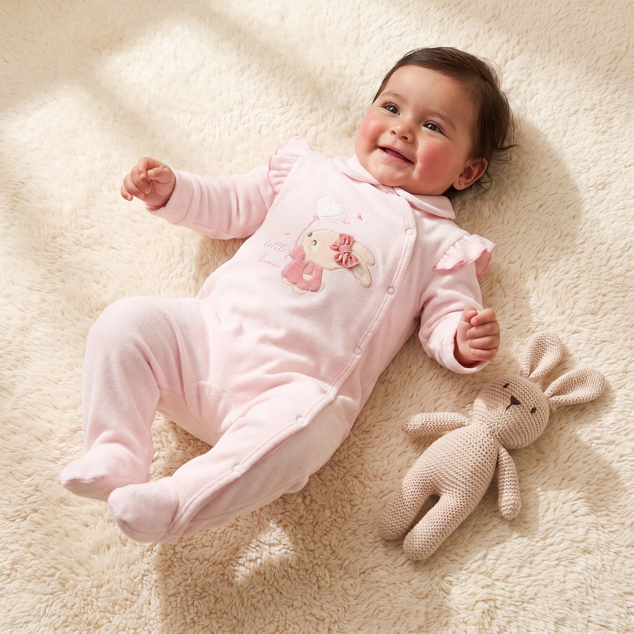 بدلة نوم بياقة وأكمام طويلة بتطريز أرنب من جونيورز-baby-girls-clothing-nightwear-sleepsuits-image-1