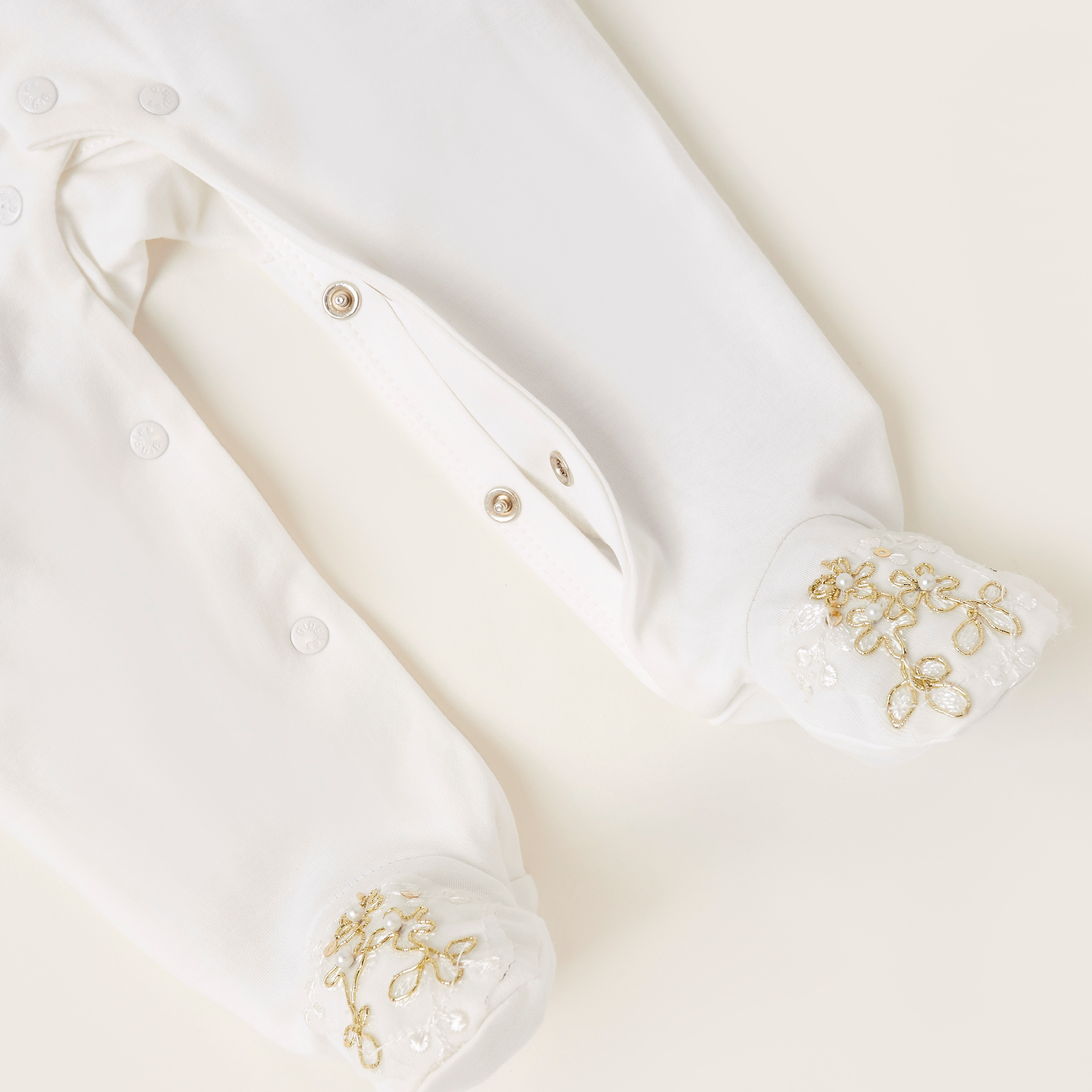 طقم هدايا ملابس مطرزة 6 قطع من جونيورز-baby-boys-clothing-setsandcoords-image-3