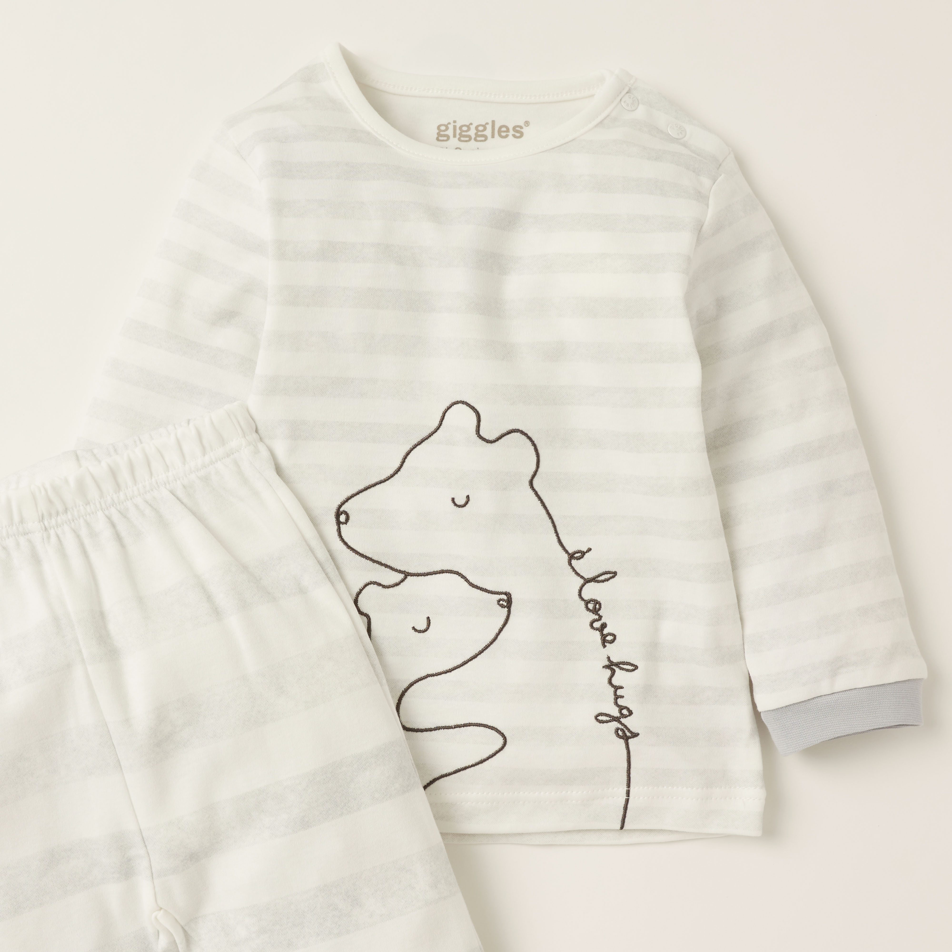 طقم بنطلون بيجاما وتيشيرت بياقة مستديرة وطبعات من جيجلز-baby-boys-clothing-nightwear-pyjamasets-image-4