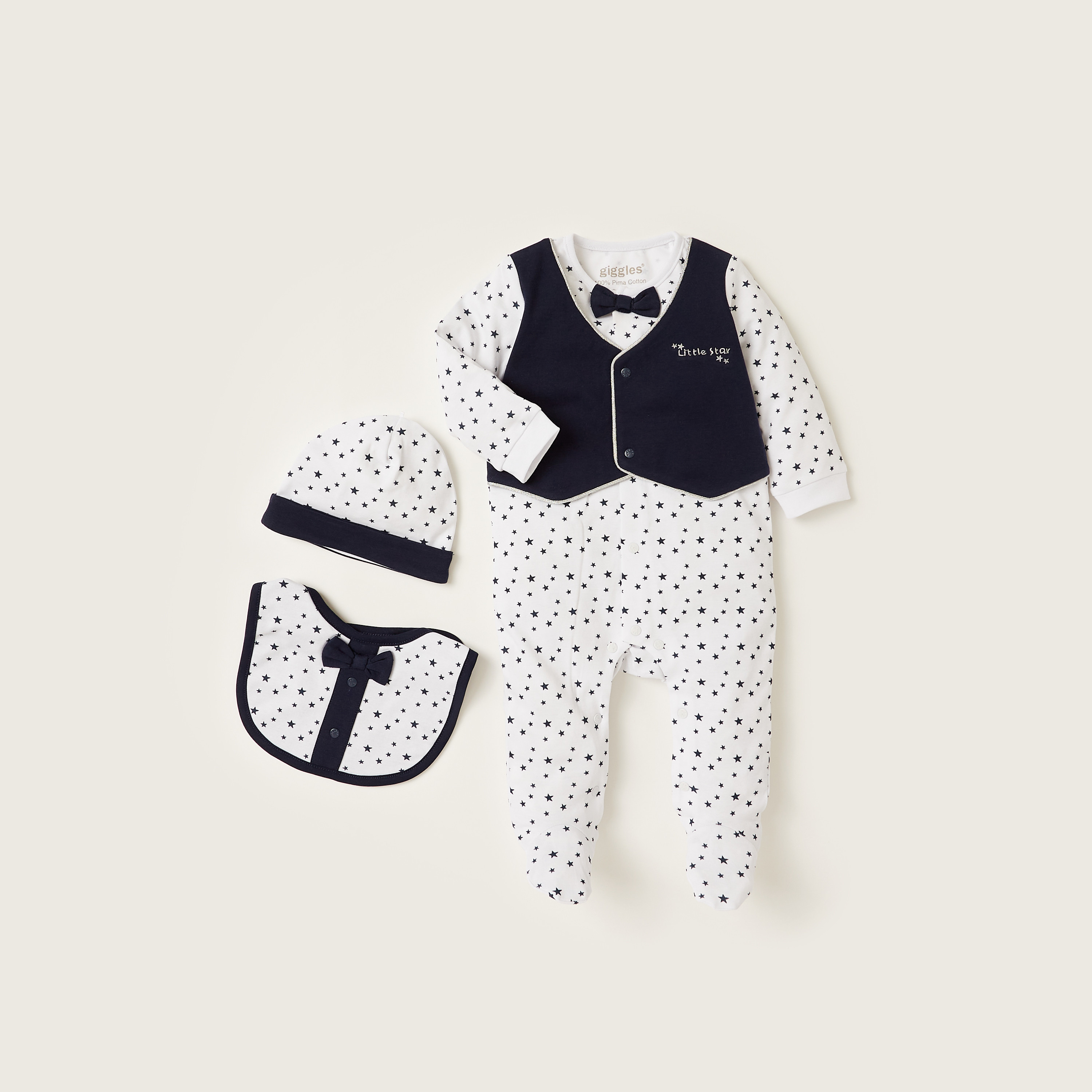مجموعة طقم نوم مغلق القدمين بطبعات ومريلة 3 قطع من جيجلز-baby-boys-clothing-setsandcoords-image-2