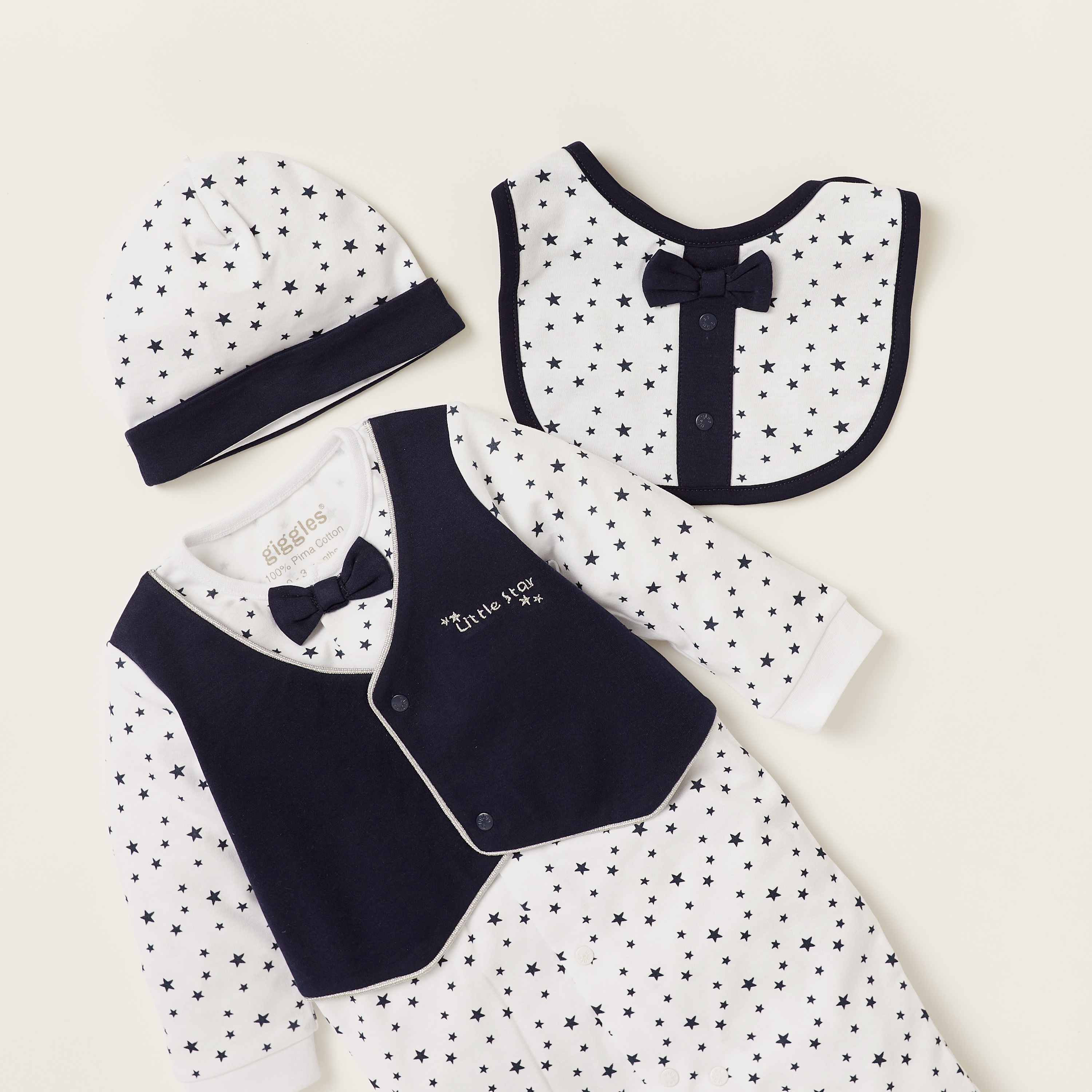 مجموعة طقم نوم مغلق القدمين بطبعات ومريلة 3 قطع من جيجلز-baby-boys-clothing-setsandcoords-image-5