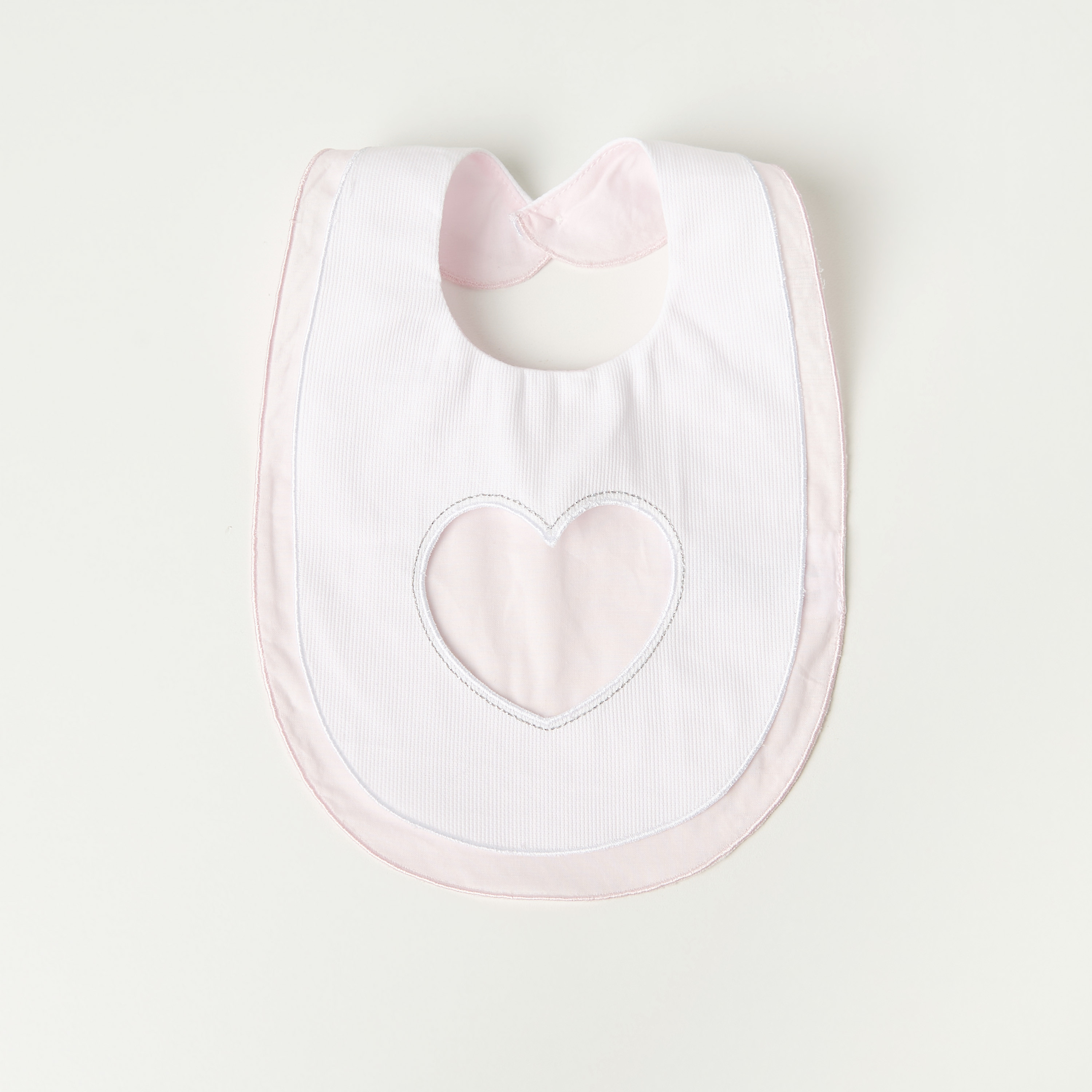 مريلة بتفاصيل قلب من جيجلز-baby-feeding-bibs-image-2