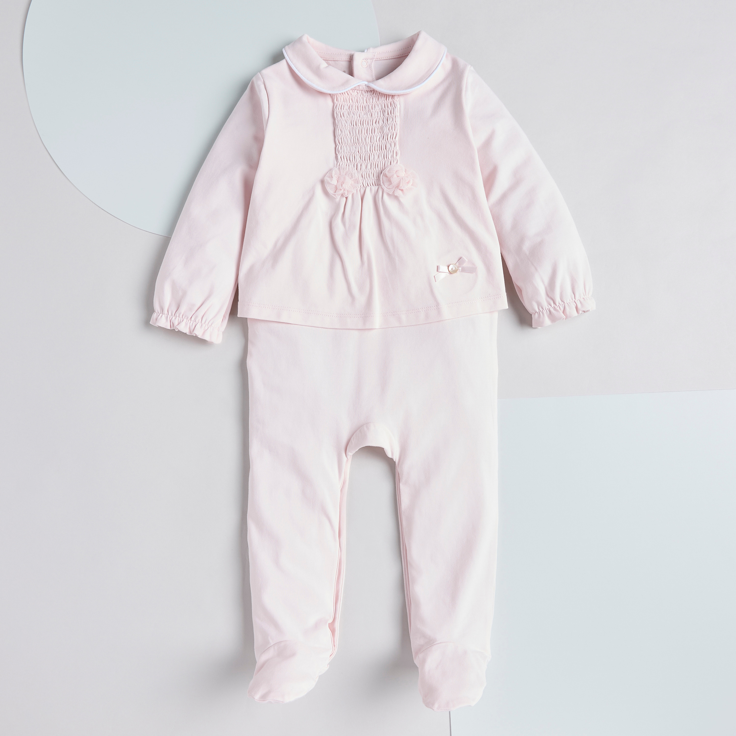 بدلة نوم مغلقة القدمين بياقة بيتر بان وتفاصيل مطرزة من جيجلز-baby-girls-clothing-nightwear-sleepsuits-image-1