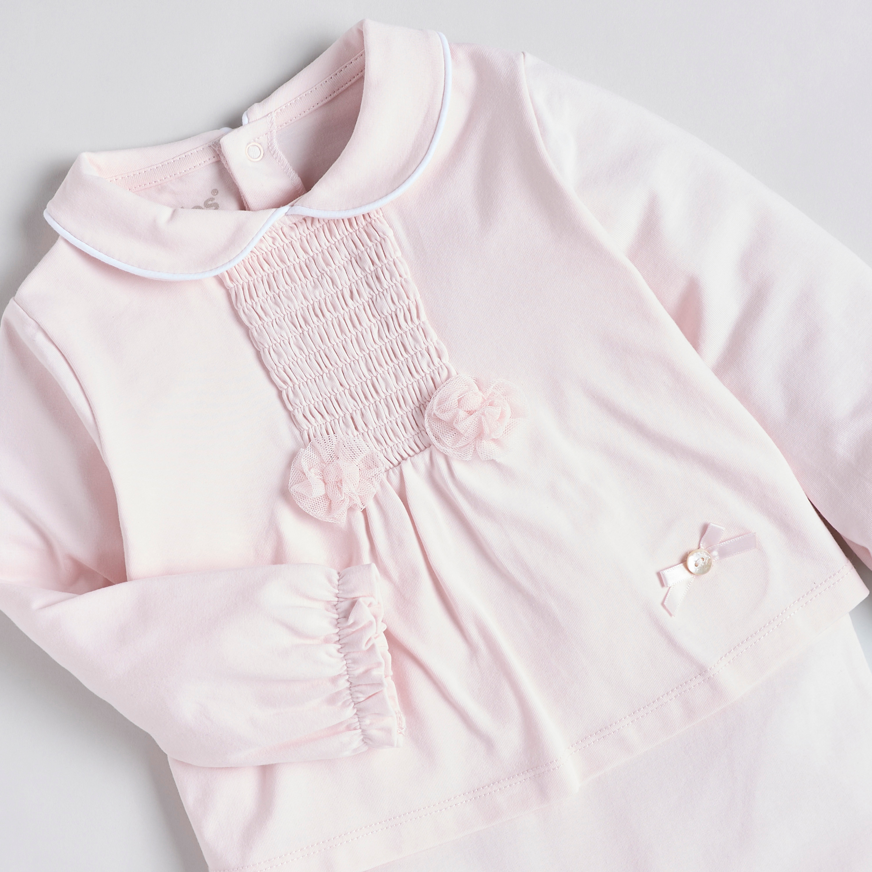 بدلة نوم مغلقة القدمين بياقة بيتر بان وتفاصيل مطرزة من جيجلز-baby-girls-clothing-nightwear-sleepsuits-image-2