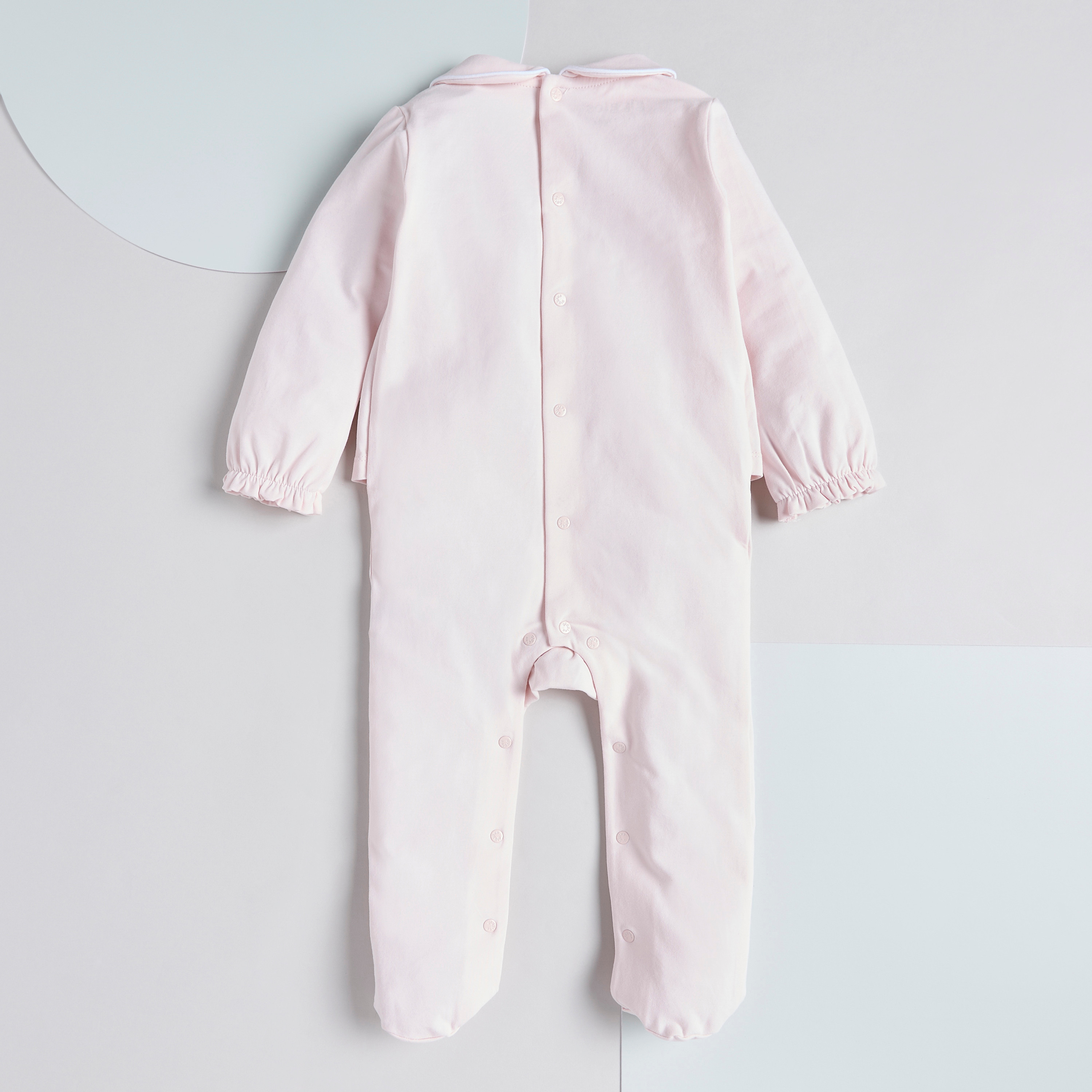 بدلة نوم مغلقة القدمين بياقة بيتر بان وتفاصيل مطرزة من جيجلز-baby-girls-clothing-nightwear-sleepsuits-image-4