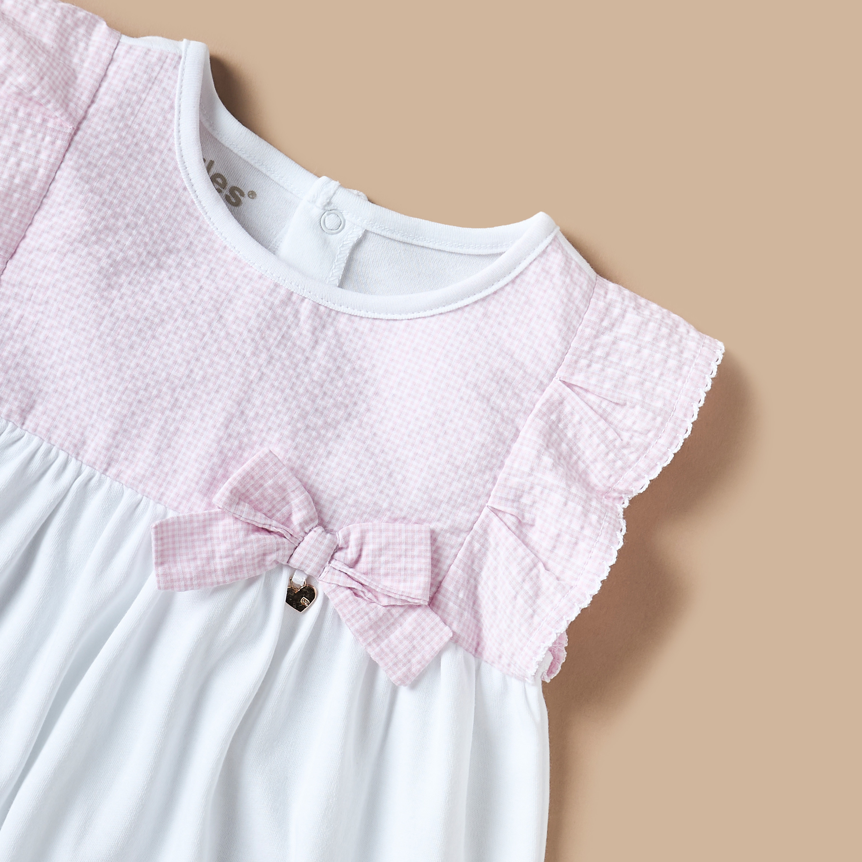 فستان بارز الملمس دون أكمام بفيونكة من جيجلز-baby-girls-clothing-dressesandjumpsuits-image-4