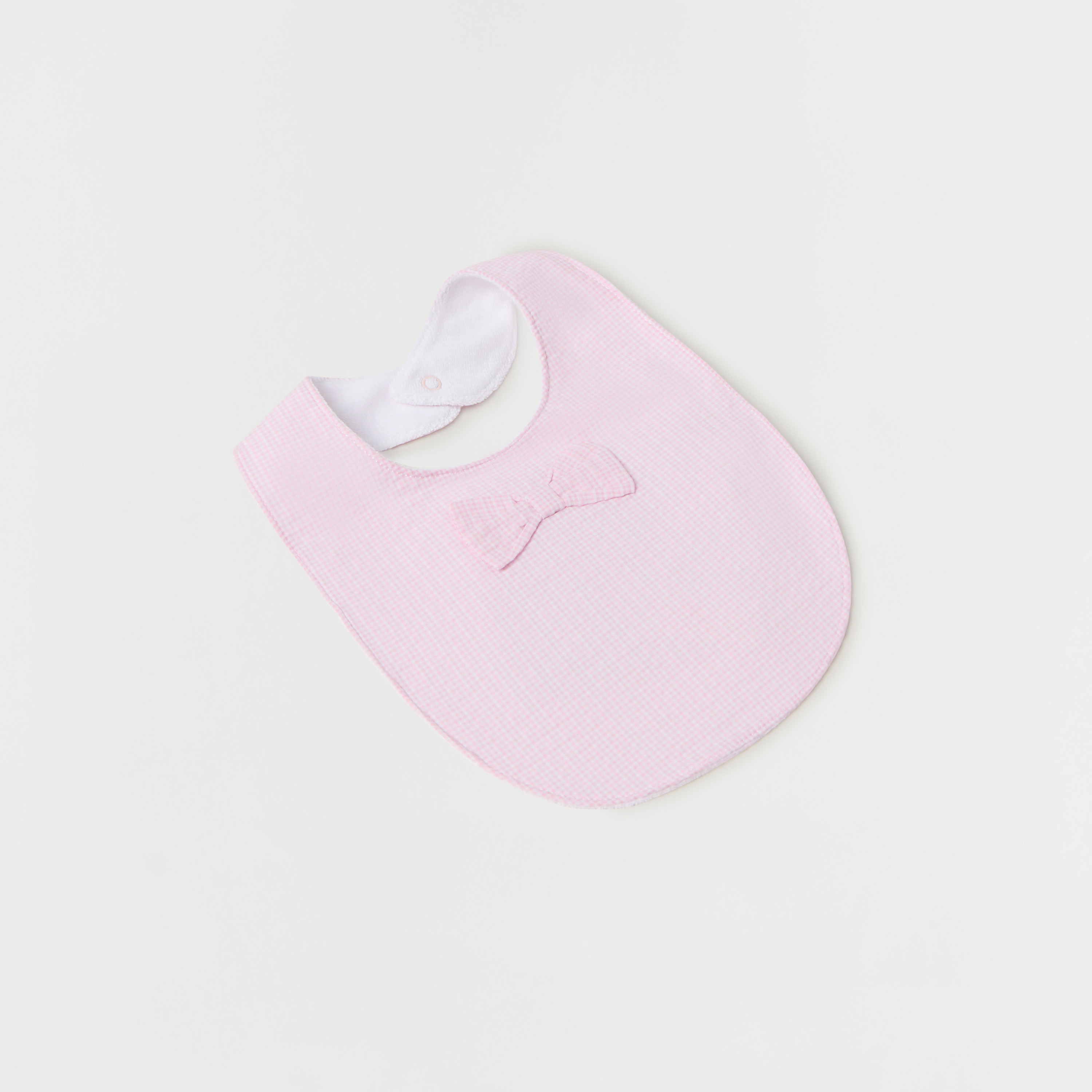 مريلة مربعات بزر إغلاق كبّاس وفيونكة من جيجلز-baby-feeding-bibs-image-1