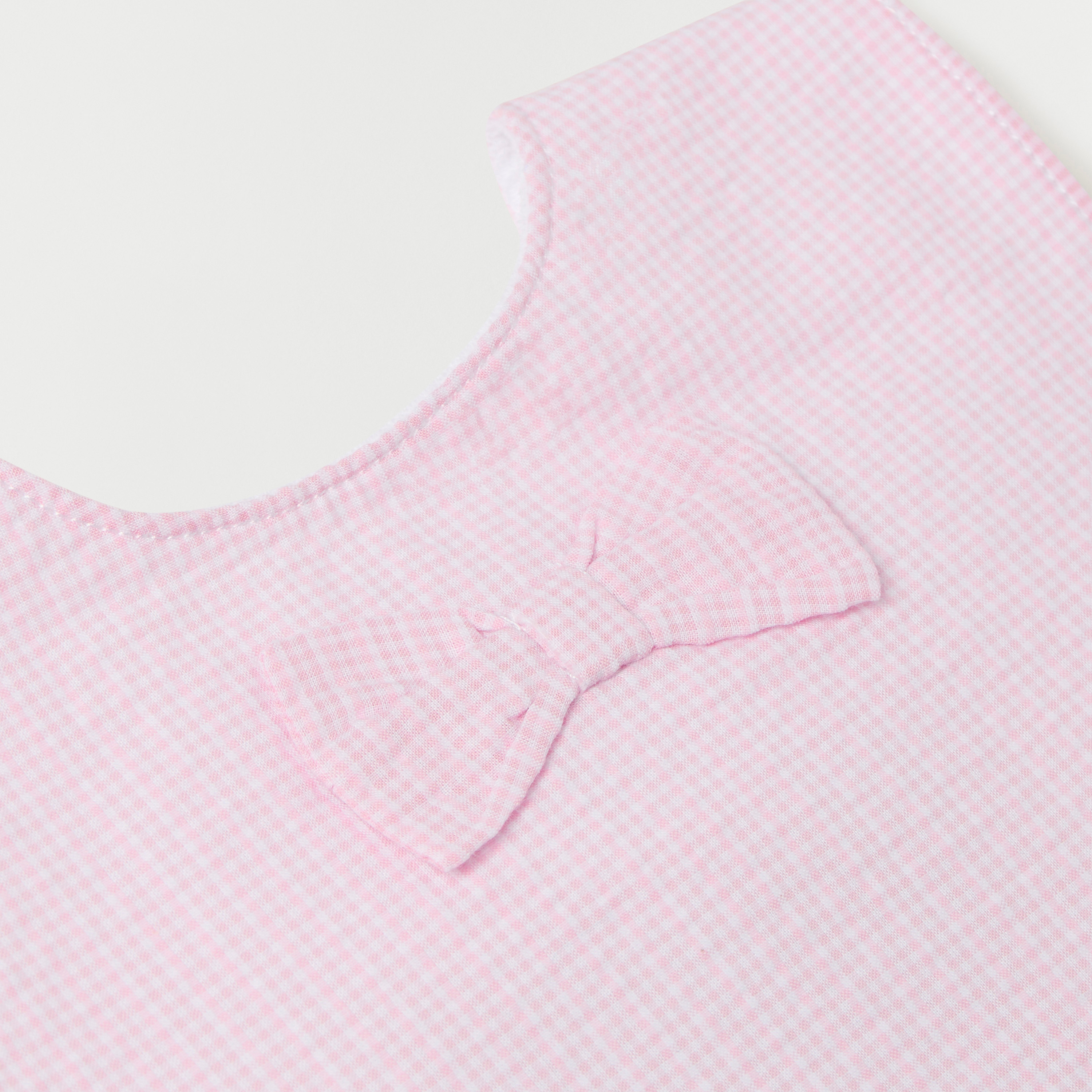 مريلة مربعات بزر إغلاق كبّاس وفيونكة من جيجلز-baby-feeding-bibs-image-2