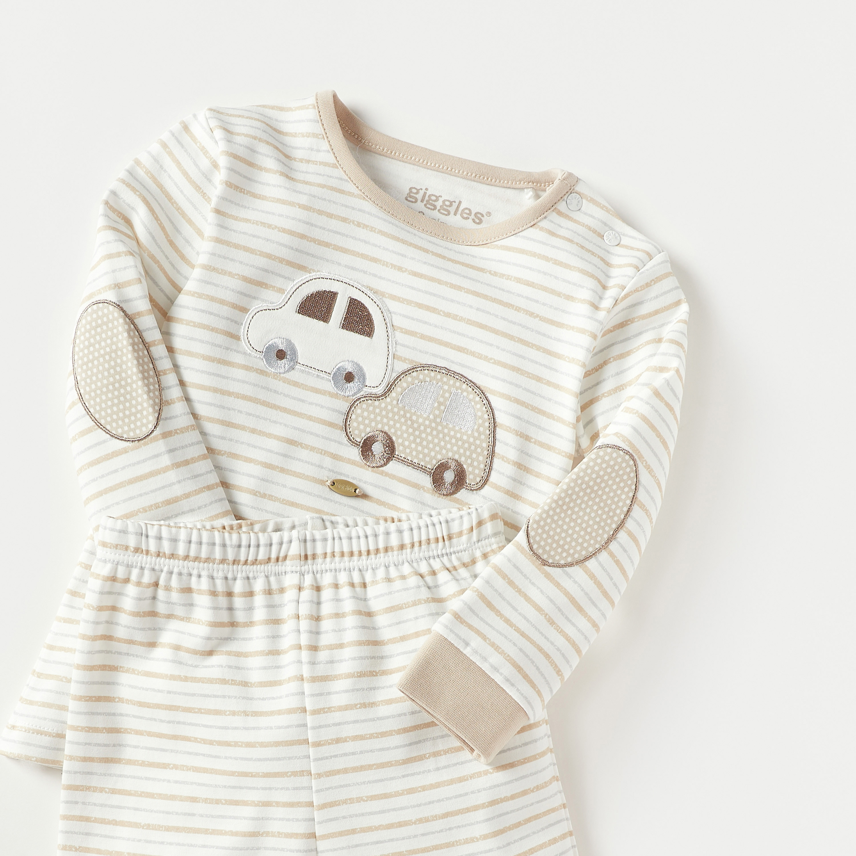 طقم بنطلون بيجاما وتيشيرت بزخارف سيارة من جيجلز-baby-boys-clothing-nightwear-pyjamasets-image-4