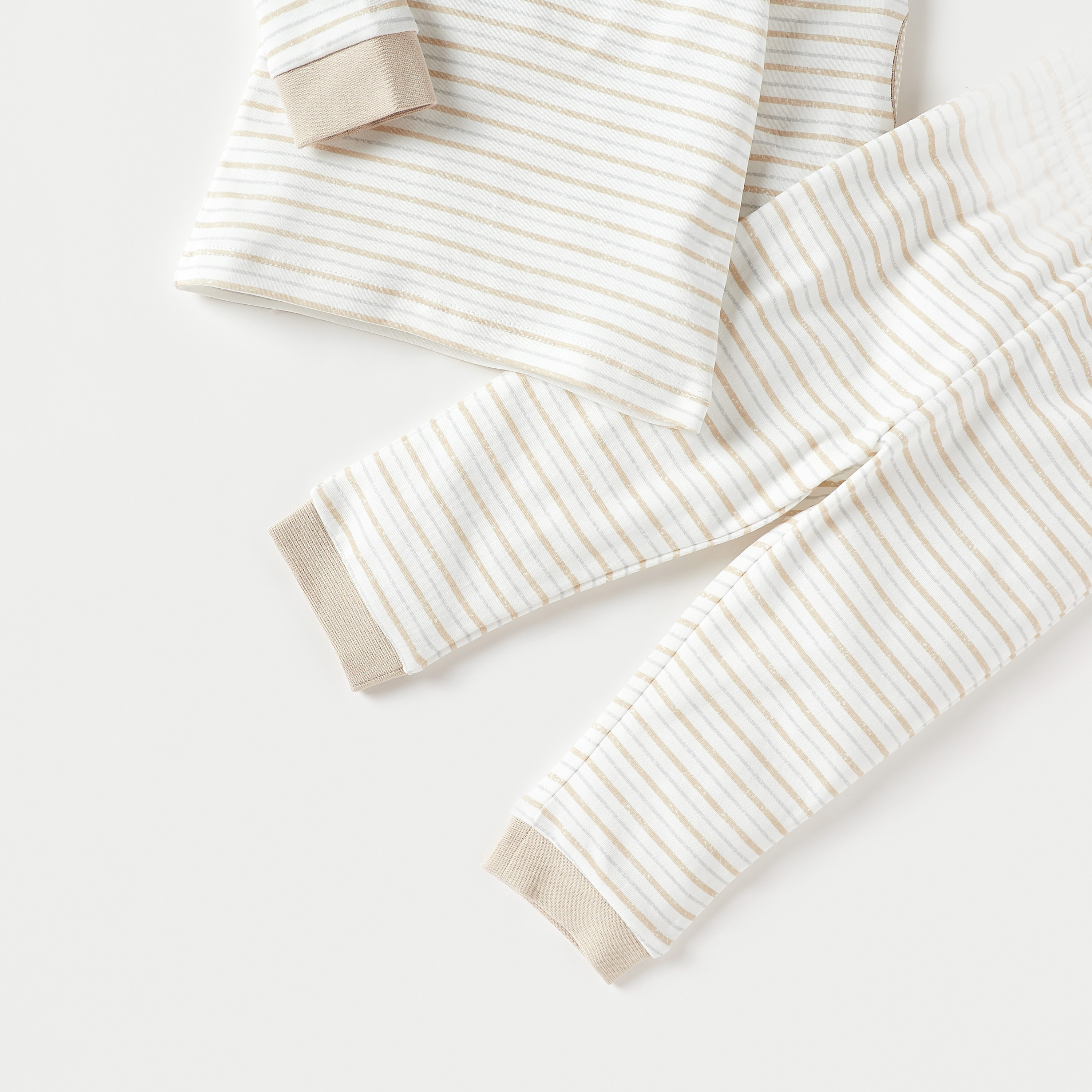 طقم بنطلون بيجاما وتيشيرت بزخارف سيارة من جيجلز-baby-boys-clothing-nightwear-pyjamasets-image-5