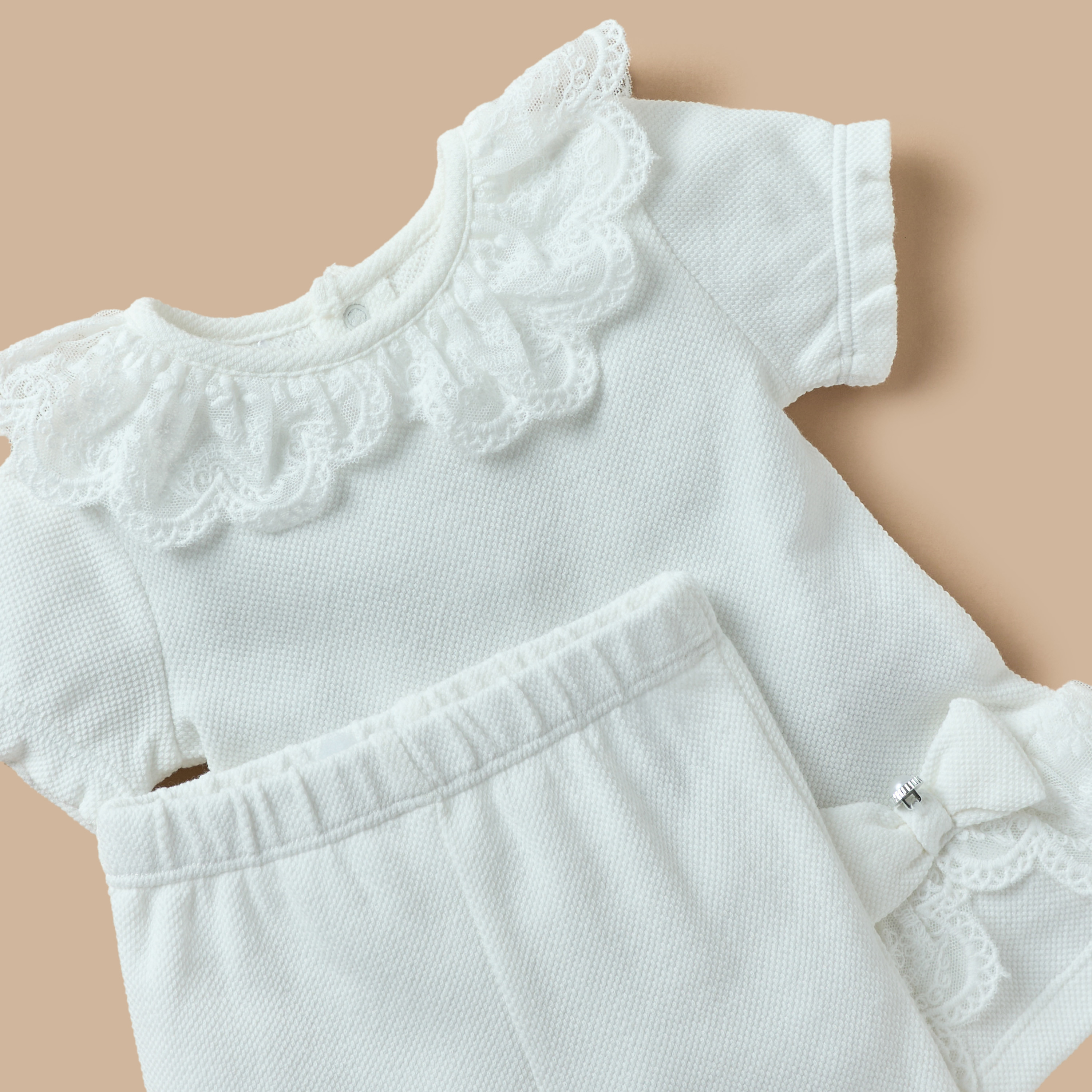 طقم بنطلون بيجاما وبلوزة بأكمام قصيرة ودانتيل من جيجلز-baby-girls-clothing-nightwear-pyjamasets-image-4