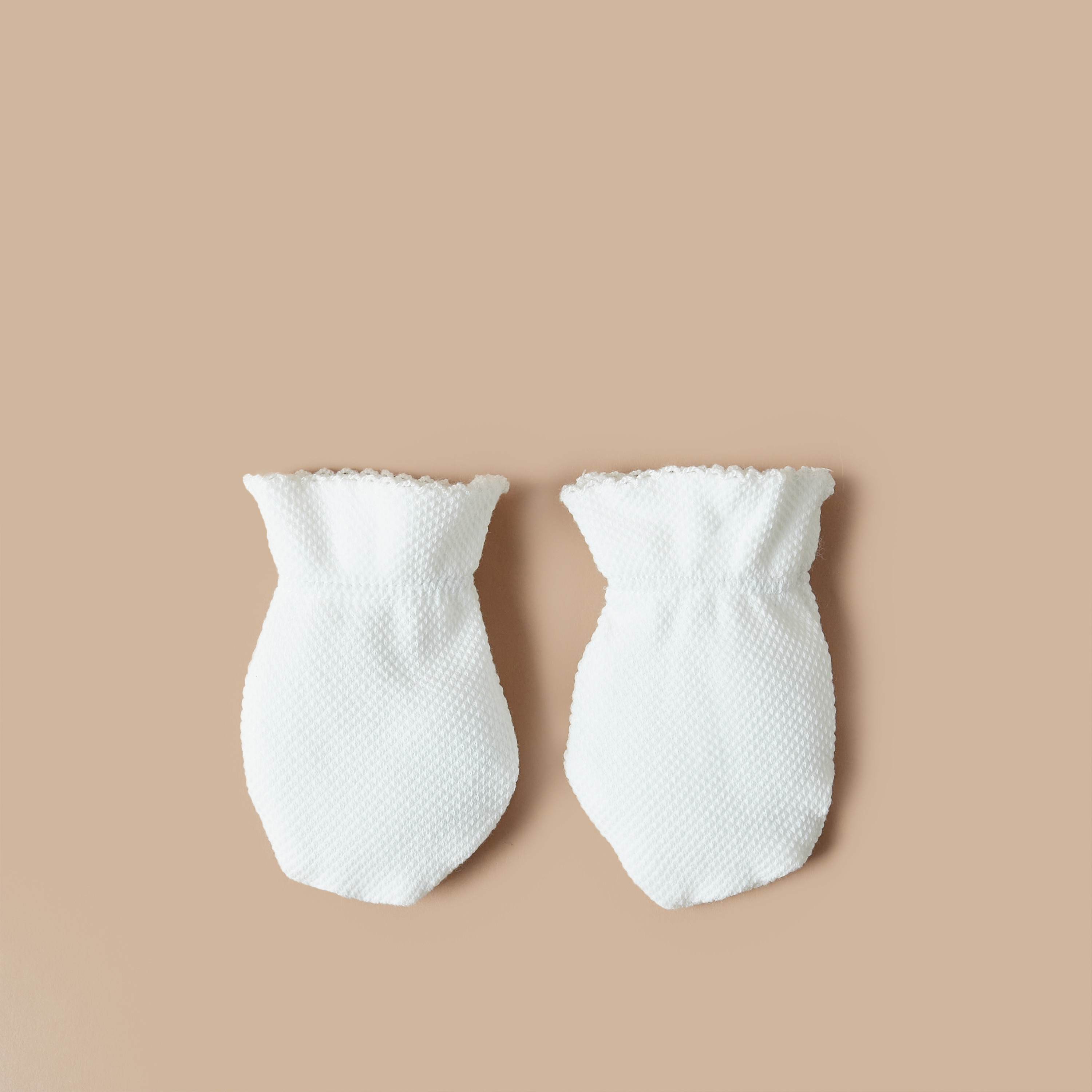 قفاز بارز الملمس من جيجلز-promo_babyshop_Buy3for1_OMN230426-image-1