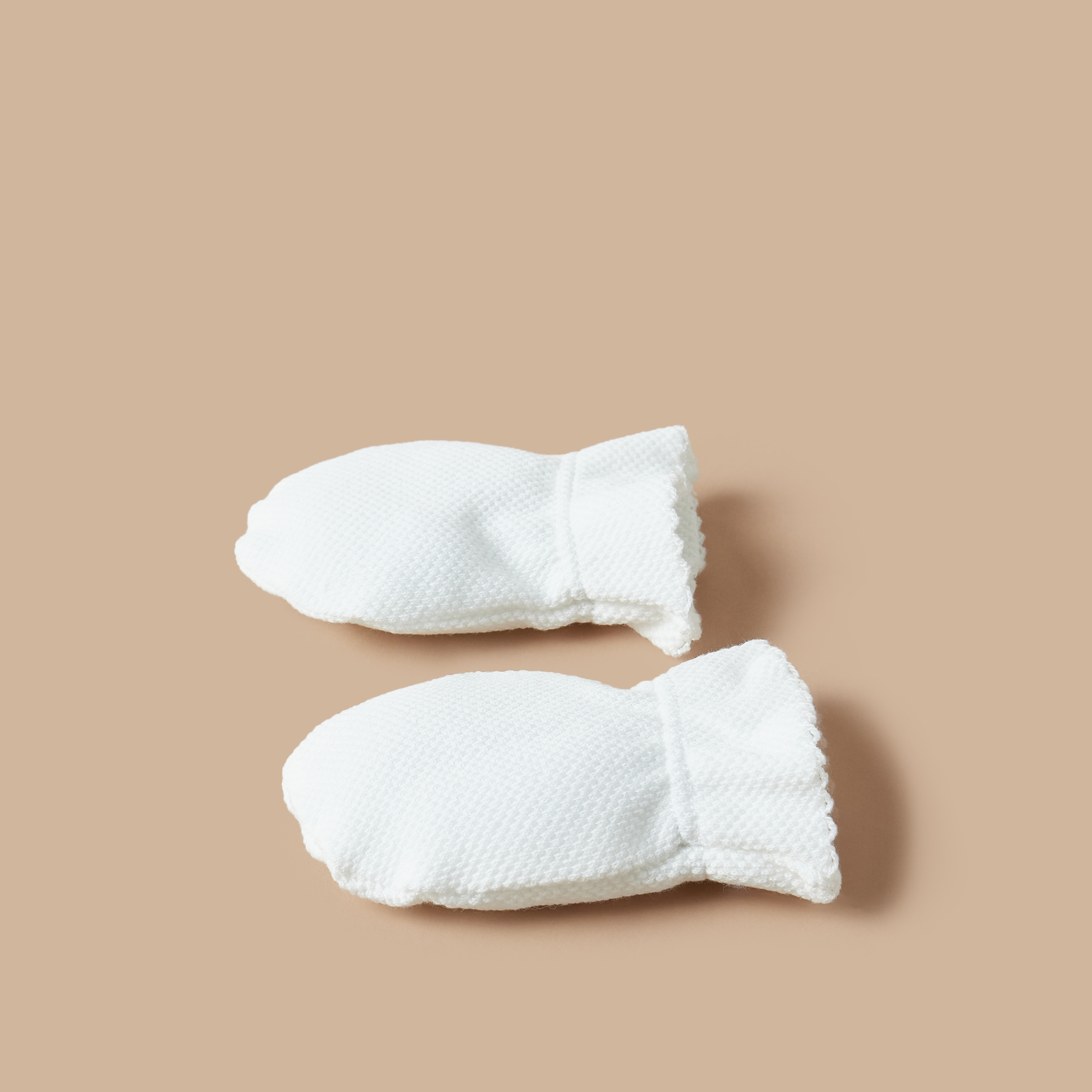 قفاز بارز الملمس من جيجلز-promo_babyshop_Buy3for1_OMN230426-image-2