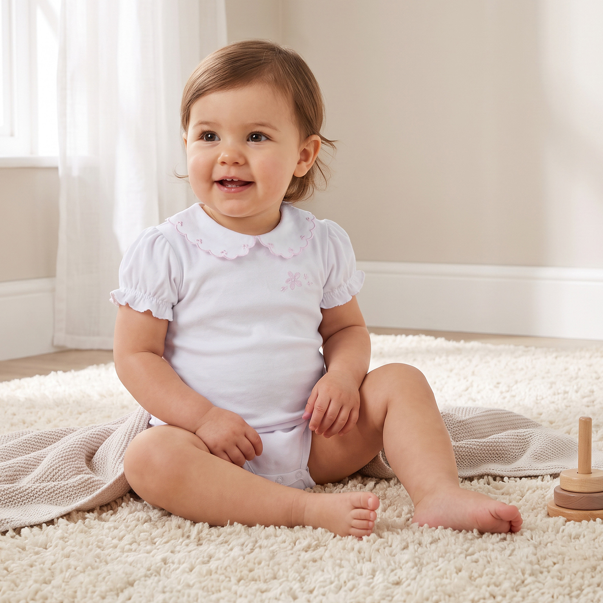 طقم بودي قطني بأكمام قصيرة وياقة بيتر بان مع تطريز من جيجلز - قطعتين-baby-girls-clothing-bodysuits-image-2