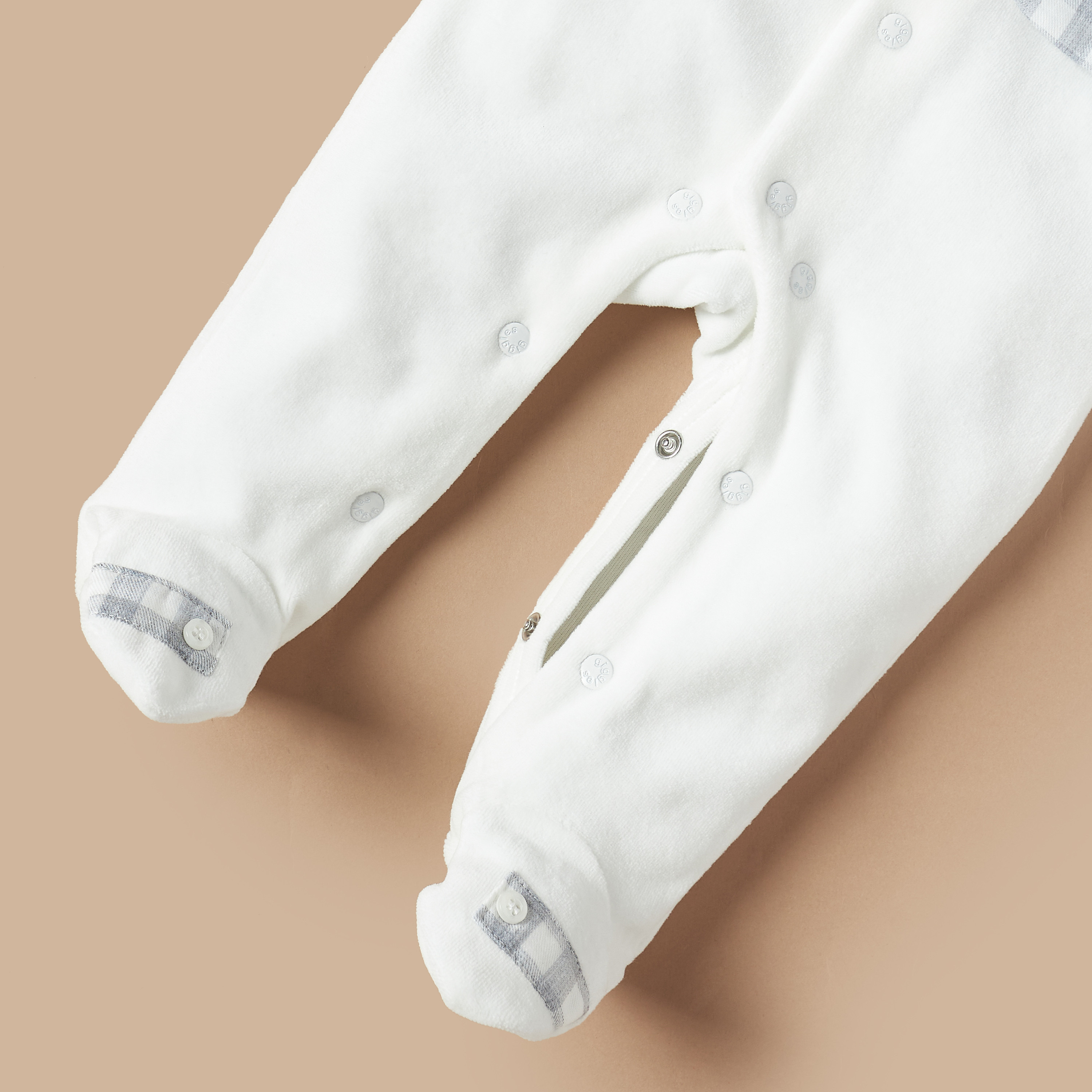 بدلة نوم سادة بتفاصيل معطف مربعات من جيجلز-baby-boys-clothing-nightwear-sleepsuits-image-4